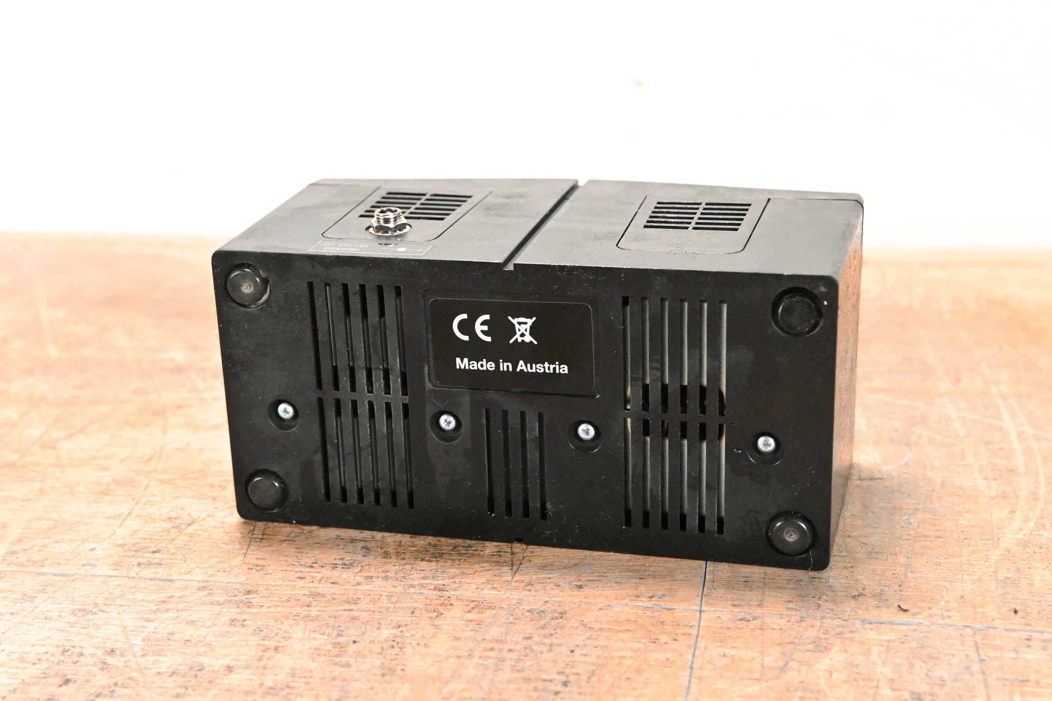 AKG CU4000 Charging Unit for HT4500 and PT4500 (NO POWER SUPPLY)