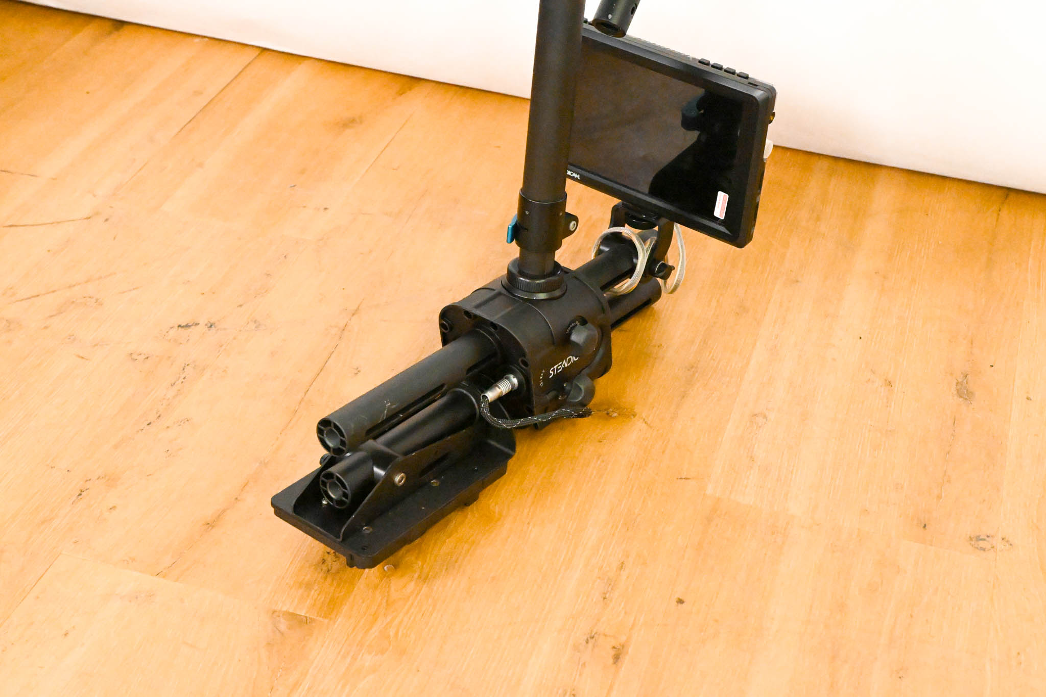 Steadicam Zephyr HD Camera Stabilizer System w/Arm, Vest, Monitor & Case