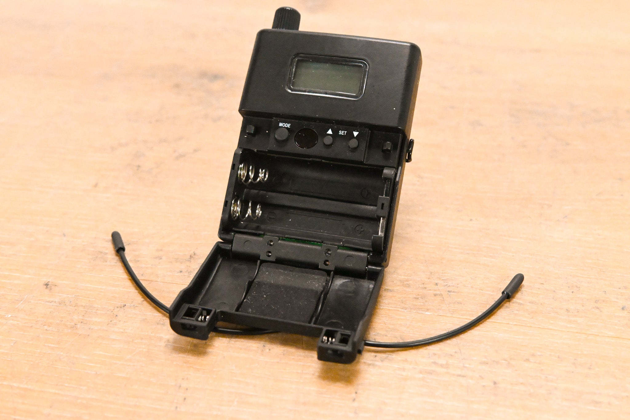 Mipro MI-909T/R Digital IEM System - 5E Range: 480-544 MHz (NO PSU)