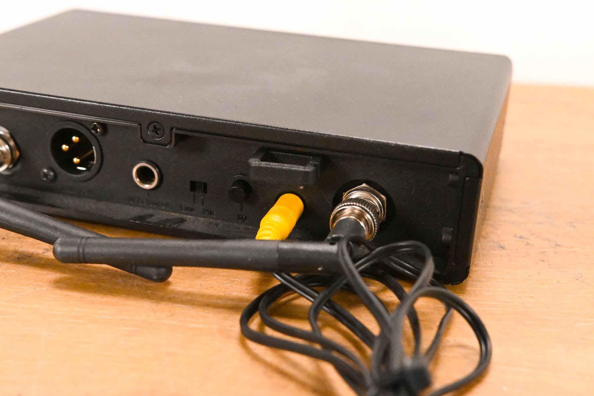 Sennheiser XSW 2-835 Wireless Handheld Microphone System - 548-572 MHz