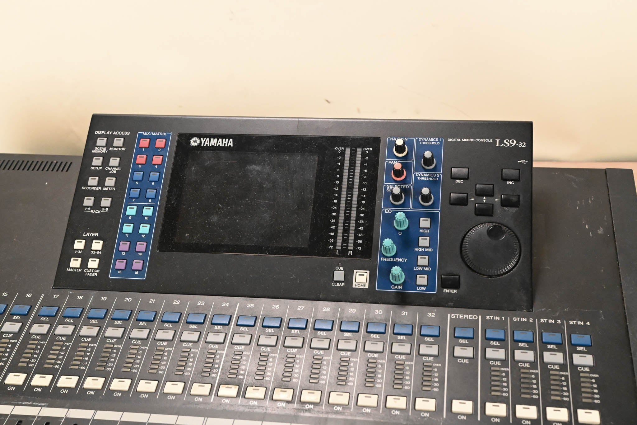 Yamaha LS9-32 32-Input Digital Mixing Console