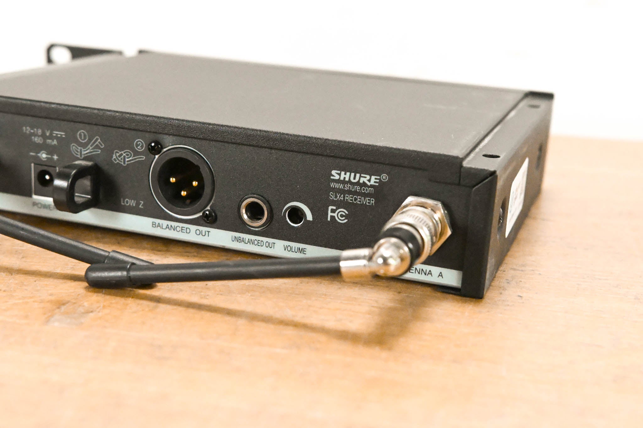 Shure SLX4 Wireless Receiver - G4 Band: 470-494 MHz (NO POWER SUPPLY)