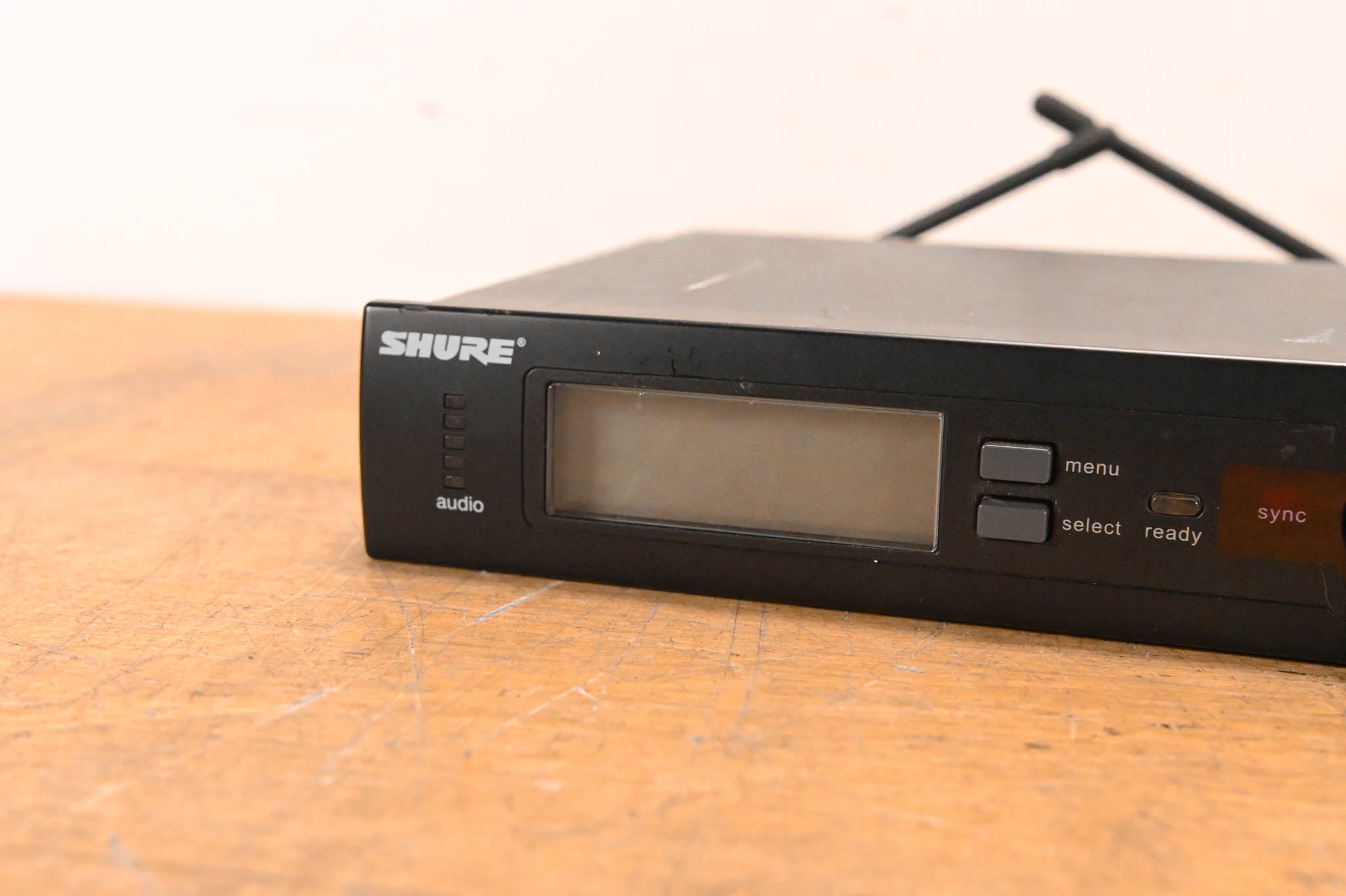 Shure SLX4 Wireless Receiver - J3 Band: 572-596 MHz (NO POWER SUPPLY)