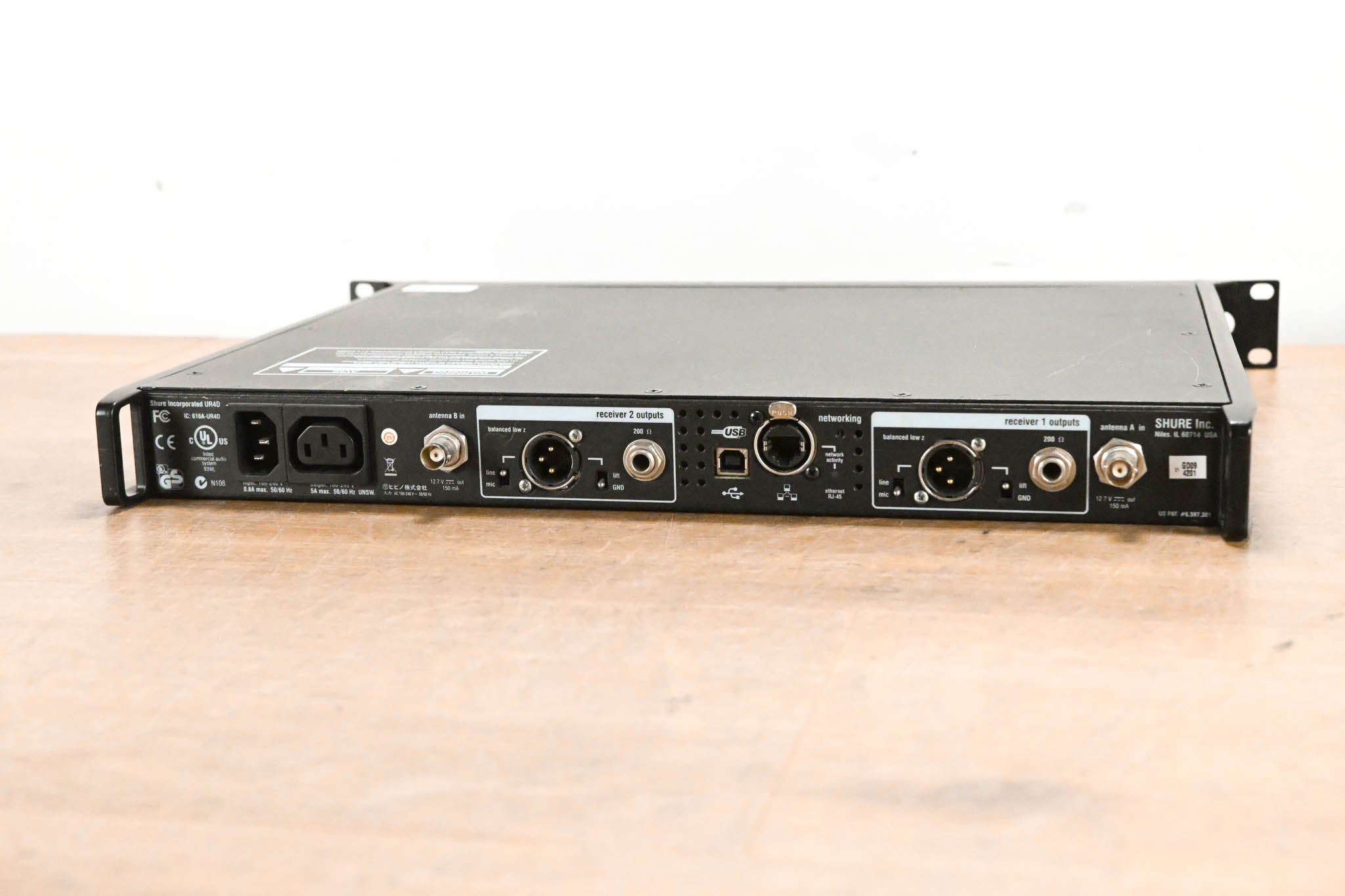 Shure UR4D Wireless Receiver w/ two UR2/SM58 Handheld Mics - L3 Band