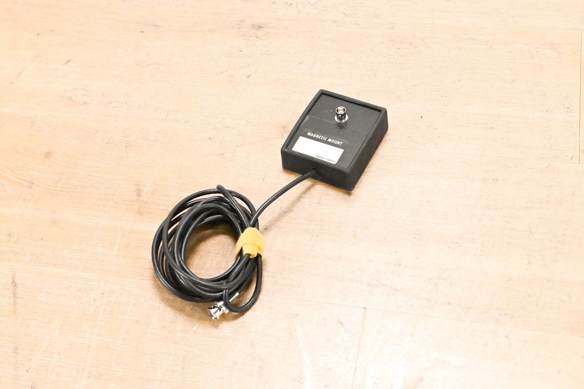 Radiall / Larsen BNC-BNC Magnet Mount