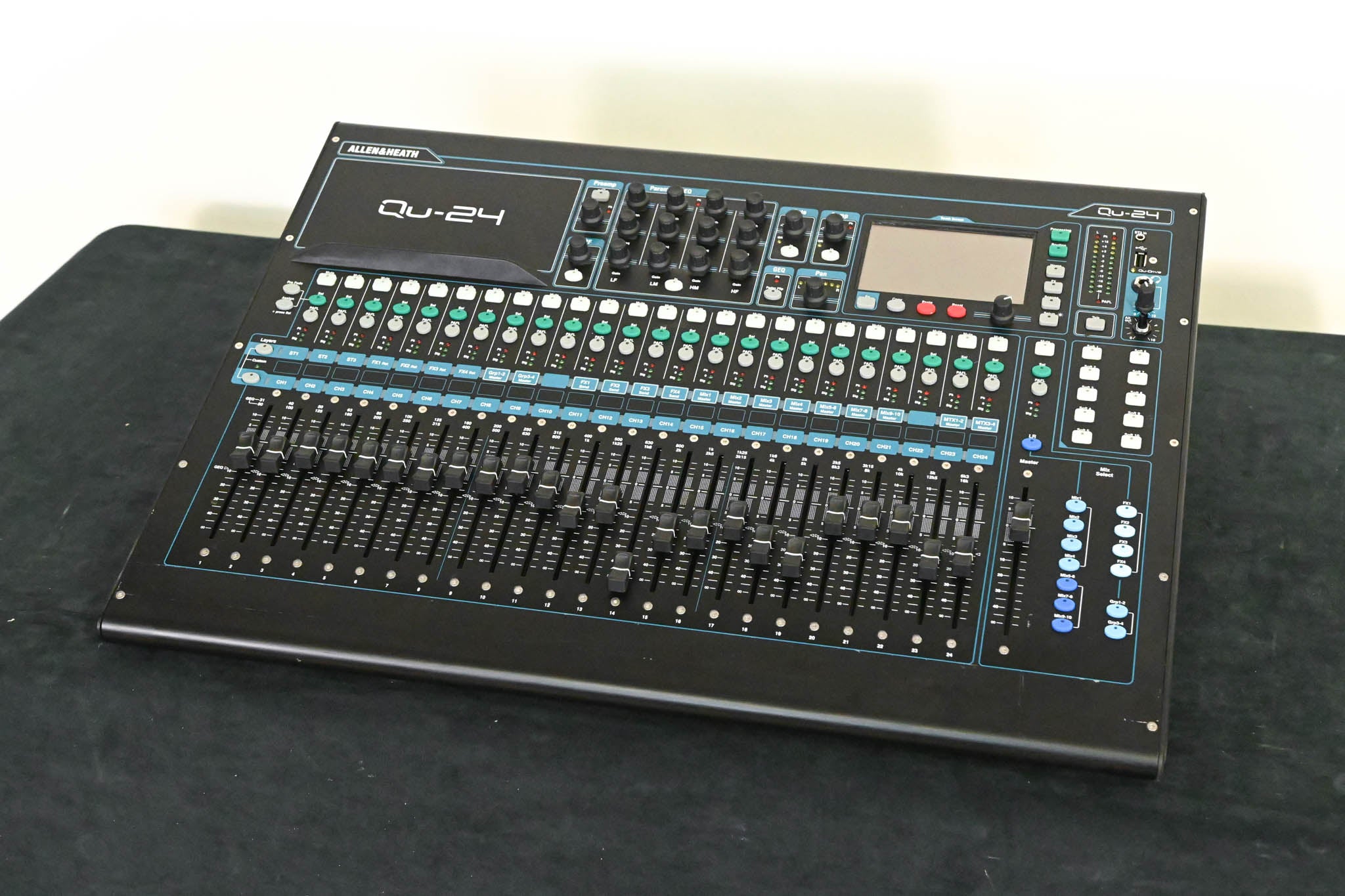 Allen & Heath Qu-24 24-Channel Digital Mixing Console