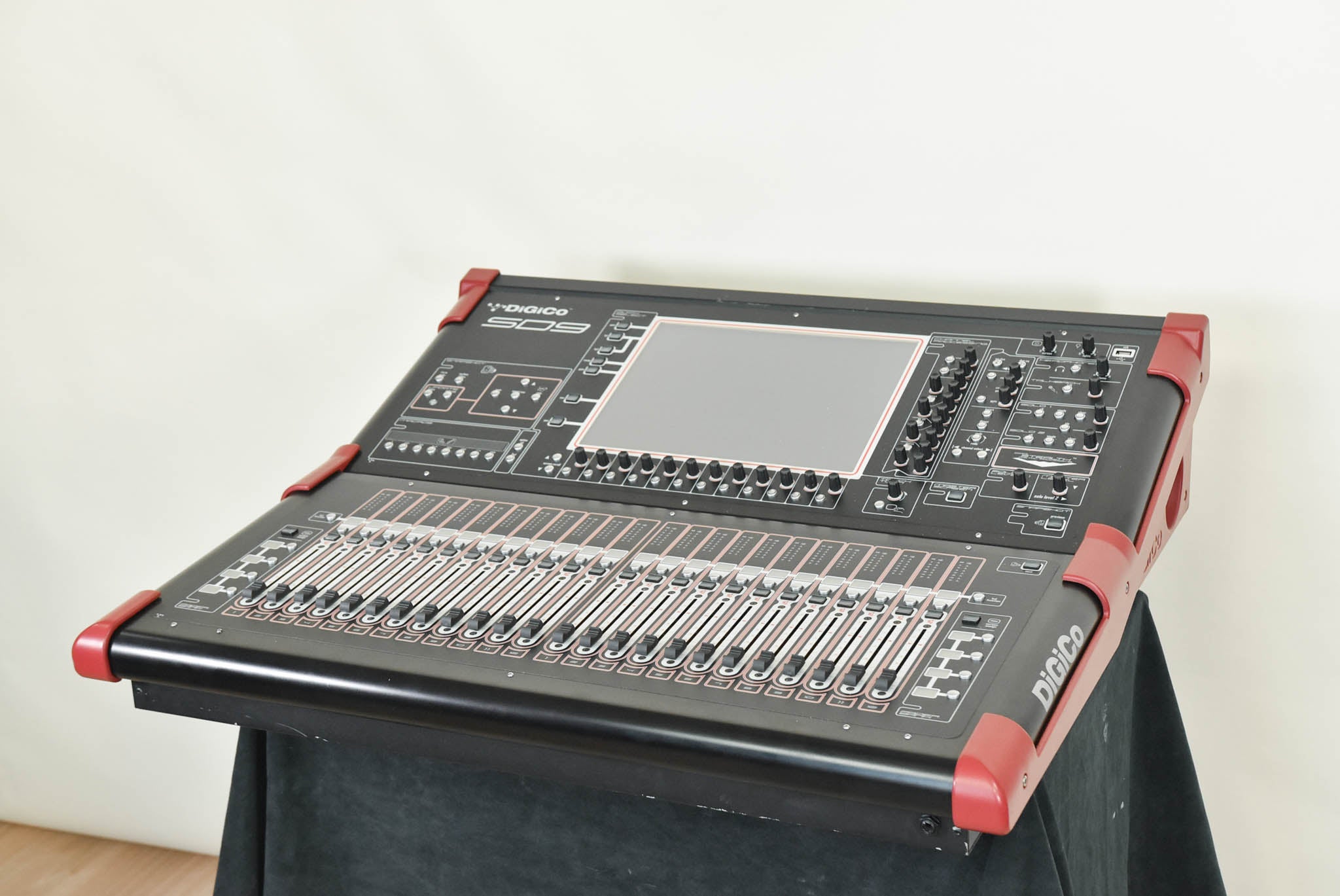 DiGiCo SD9 Digital Mixing Console with 96KHz D2-Rack