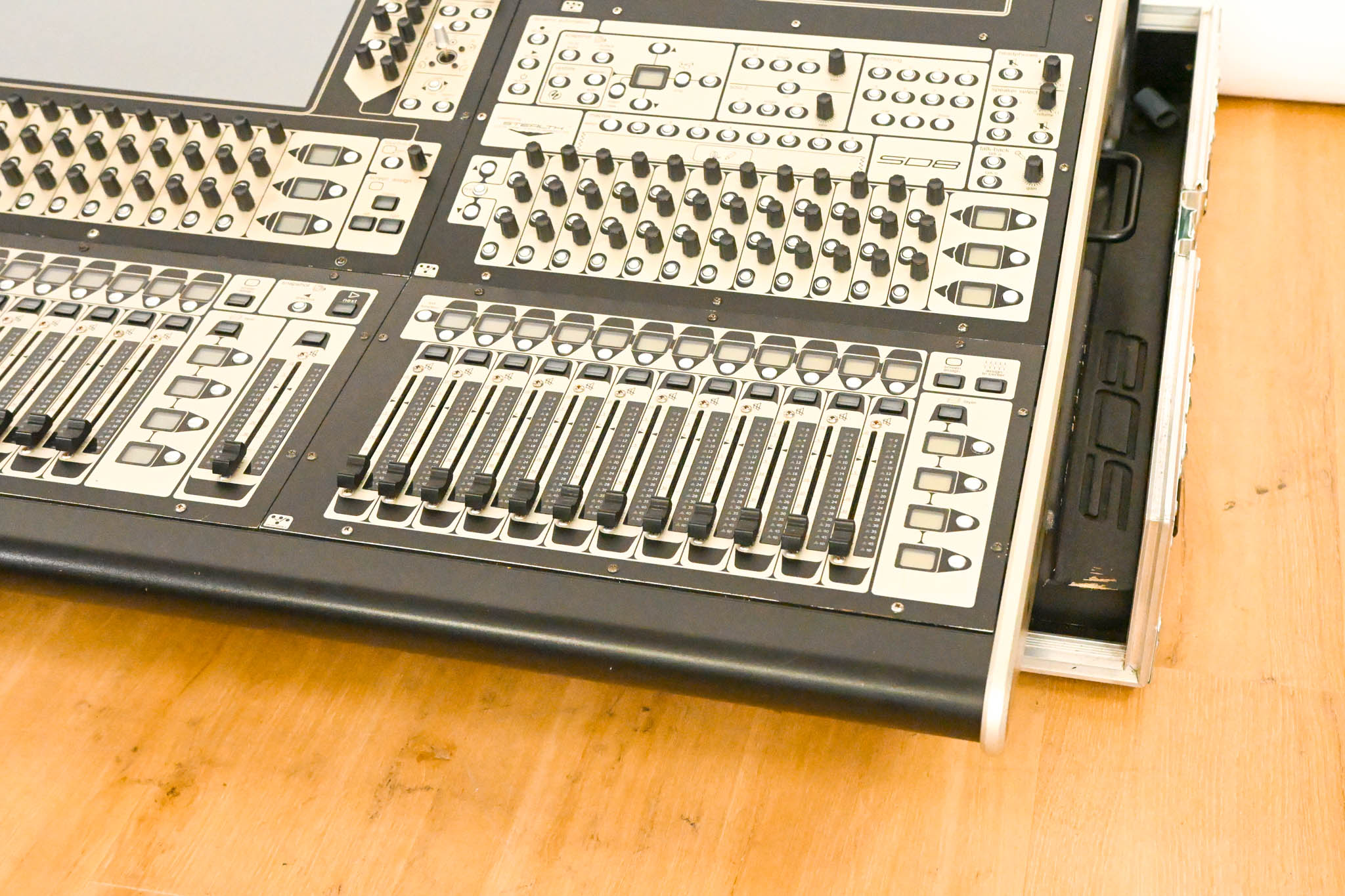 DiGiCo SD8 Digital Mixing Console w/ Waves Card, ST Optical & Road Case