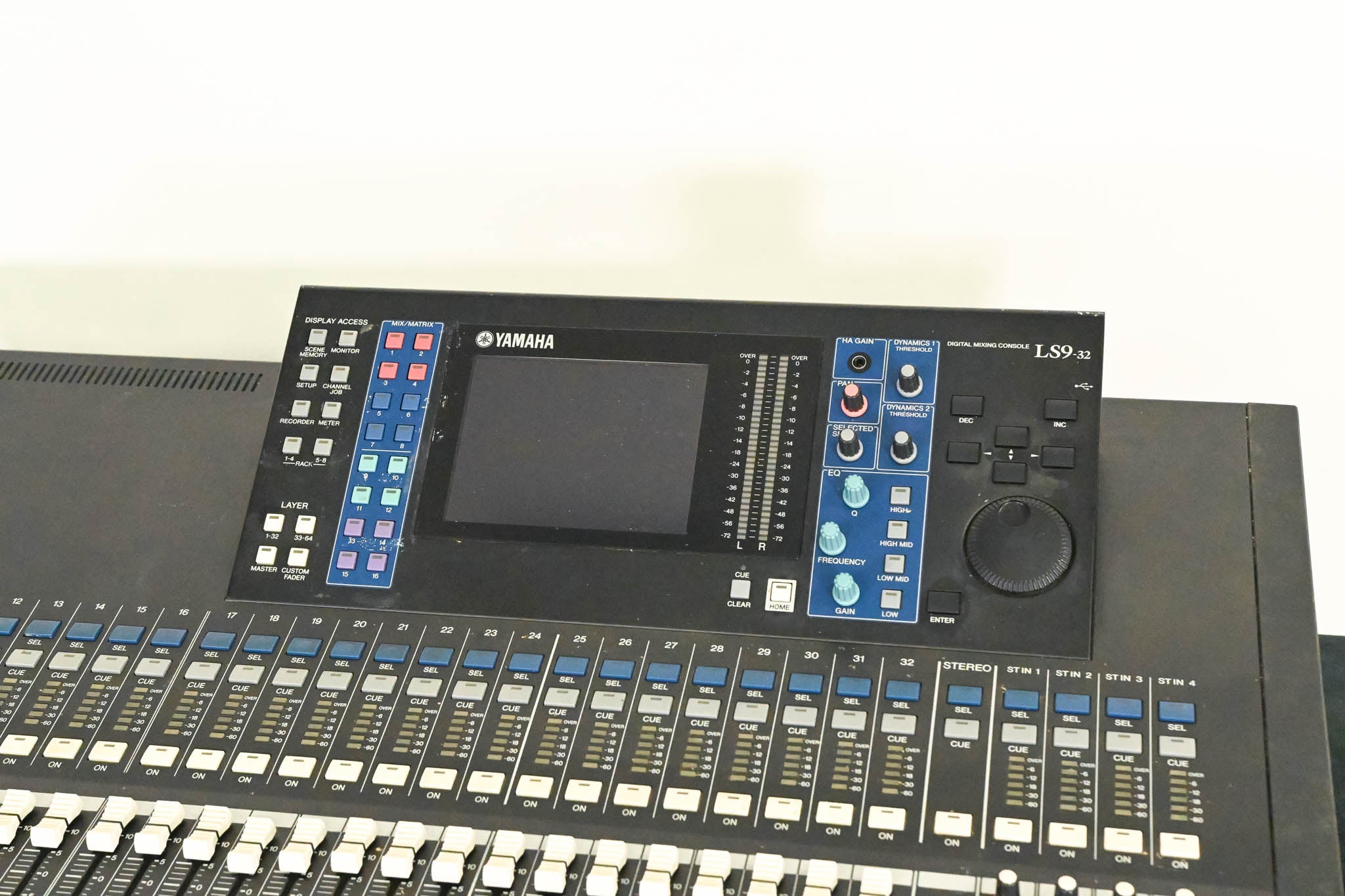 Yamaha LS9-32 32-Input Digital Mixing Console