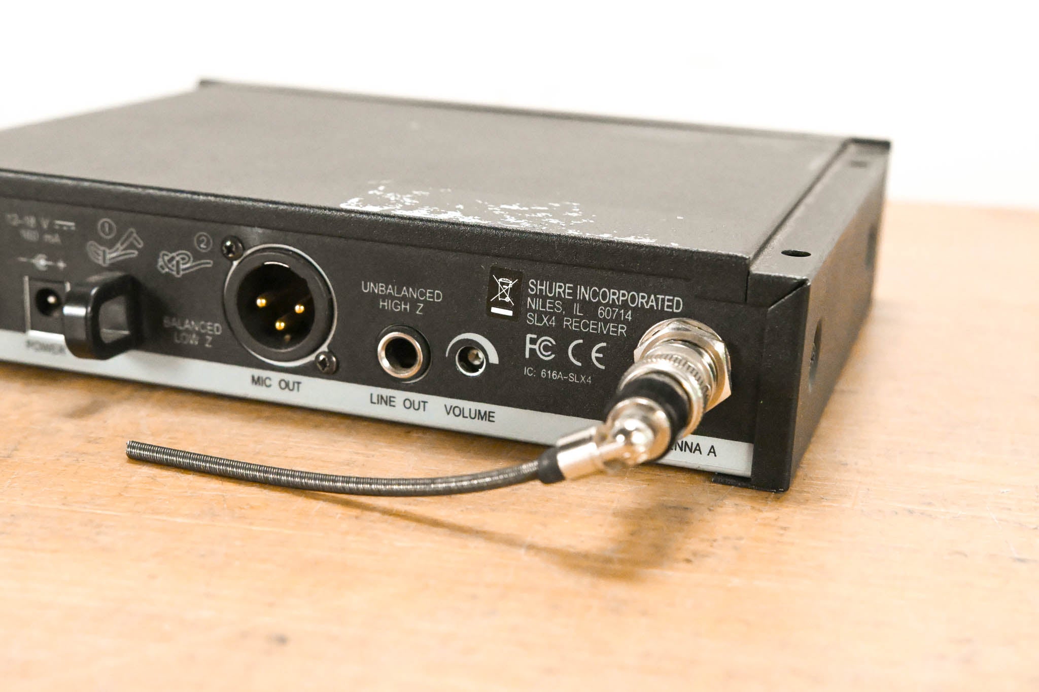 Shure SLX4 Wireless Receiver - L4 Band: 638-662 MHz (NO POWER SUPPLY)