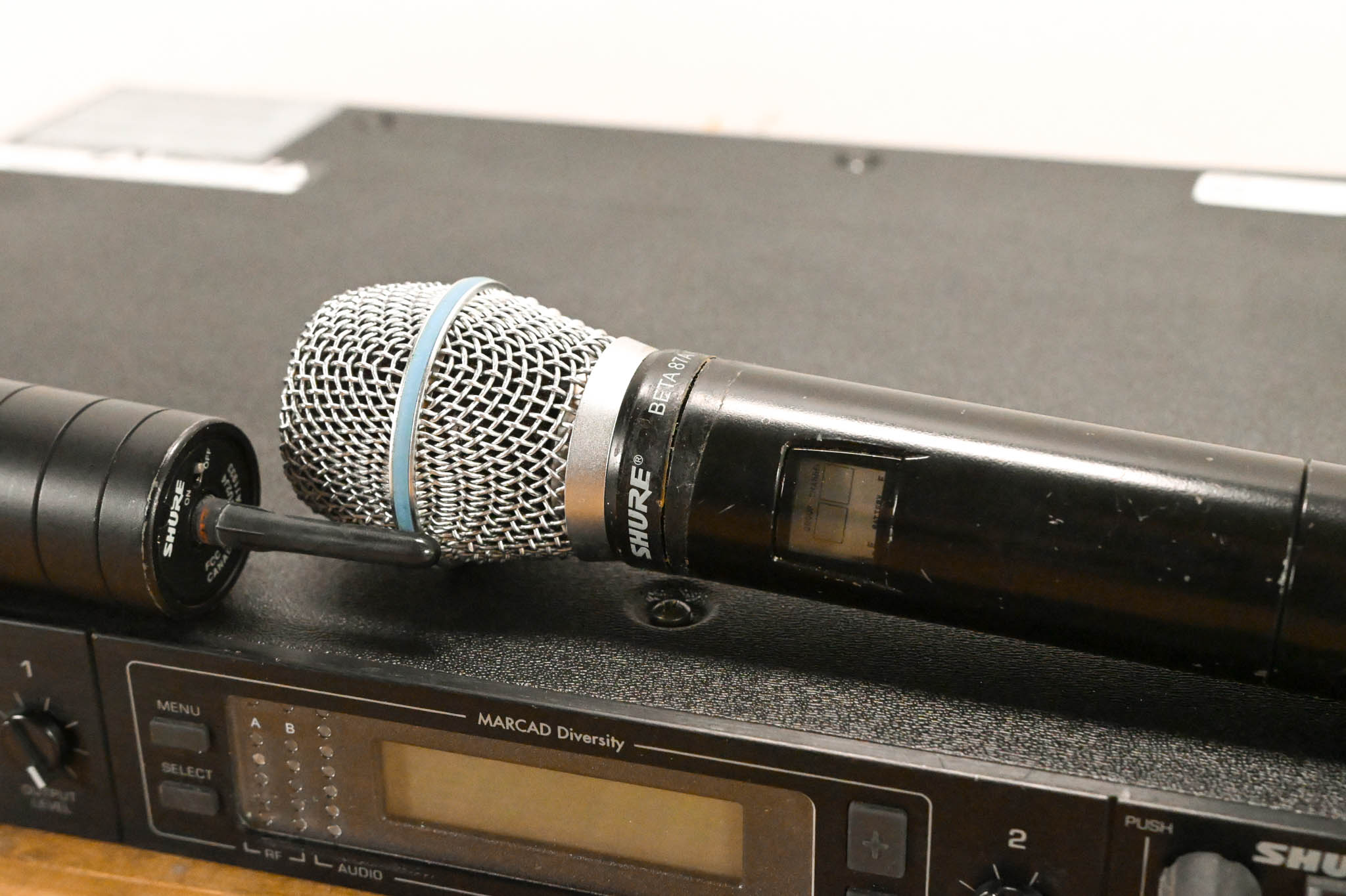 Shure U4D-J4 Wireless Receiver w/ two U2/BETA87A Handheld Mics - J4 Band