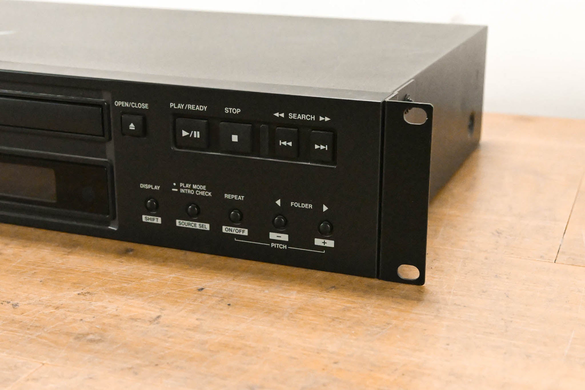 TASCAM CD-200i Rackmountable CD Player with iPod Dock