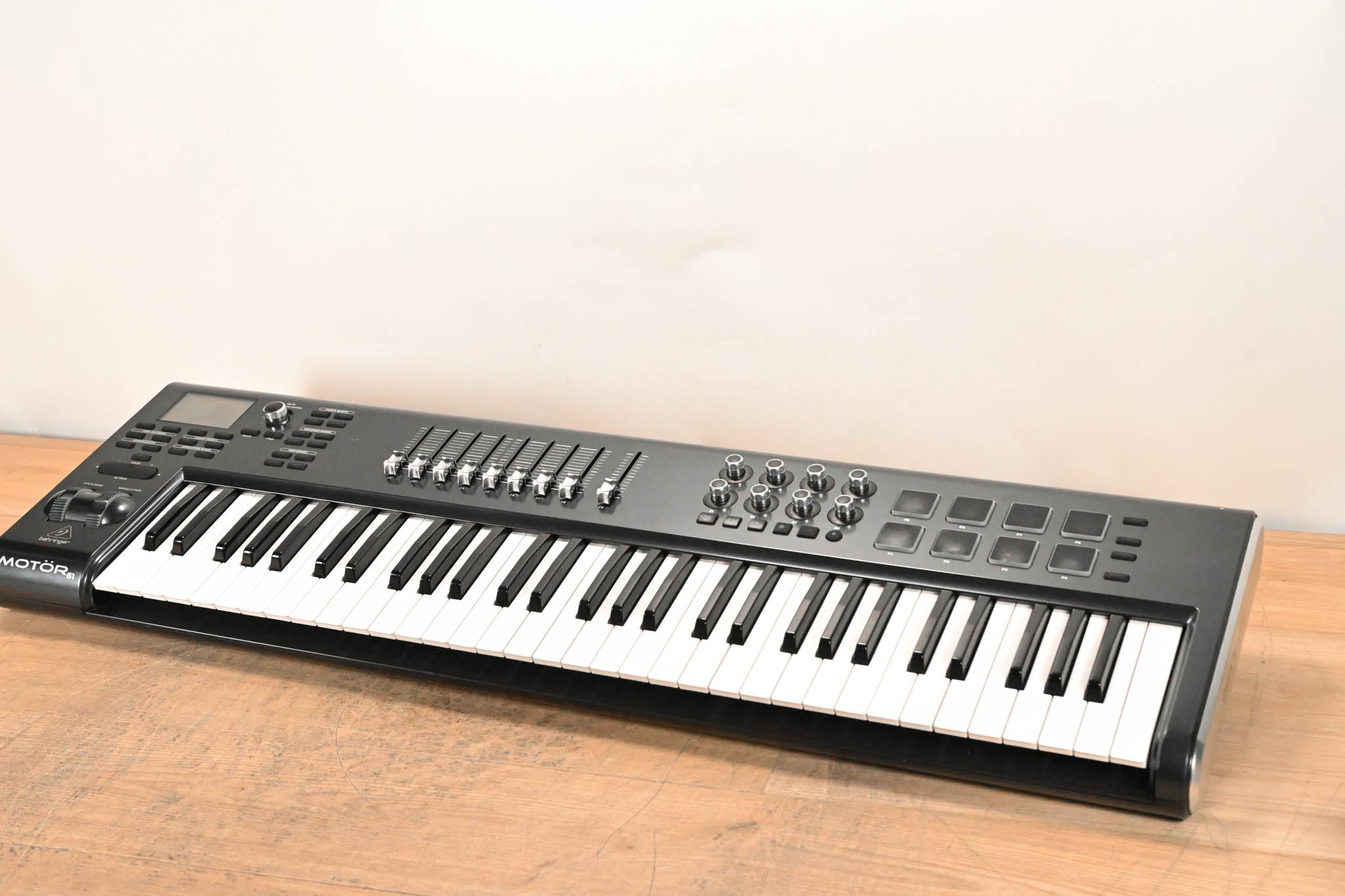 Behringer Motor 61 61-Key USB/MIDI Controller Keyboard (NO POWER SUPPLY)