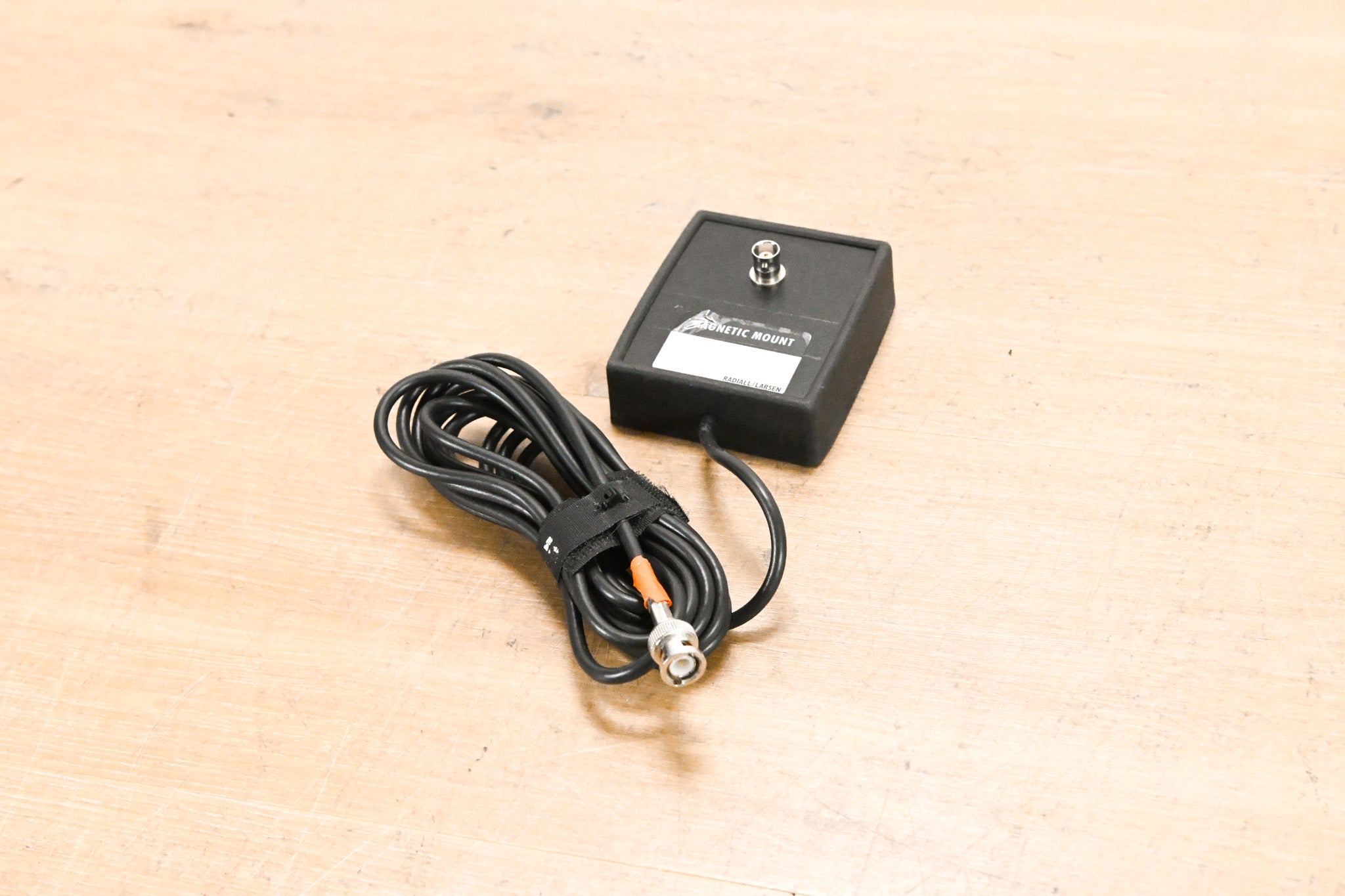 Radiall / Larsen BNC-BNC Magnet Mount