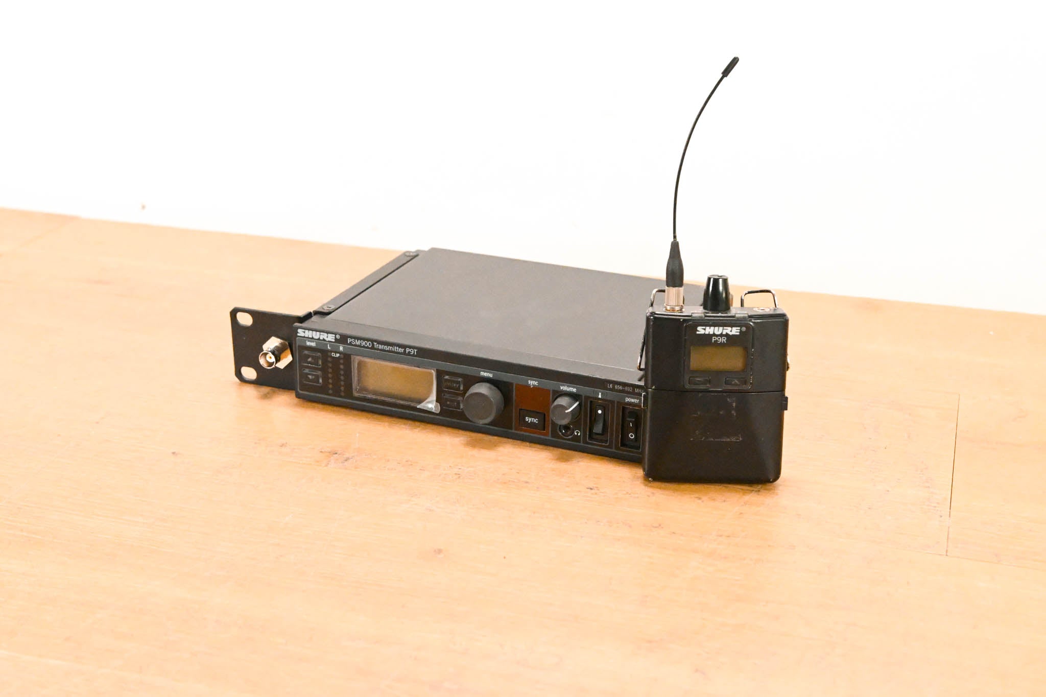 Shure PSM 900 Wireless IEM System L6 Band: 656-692 MHz (NO POWER SUPPLY)