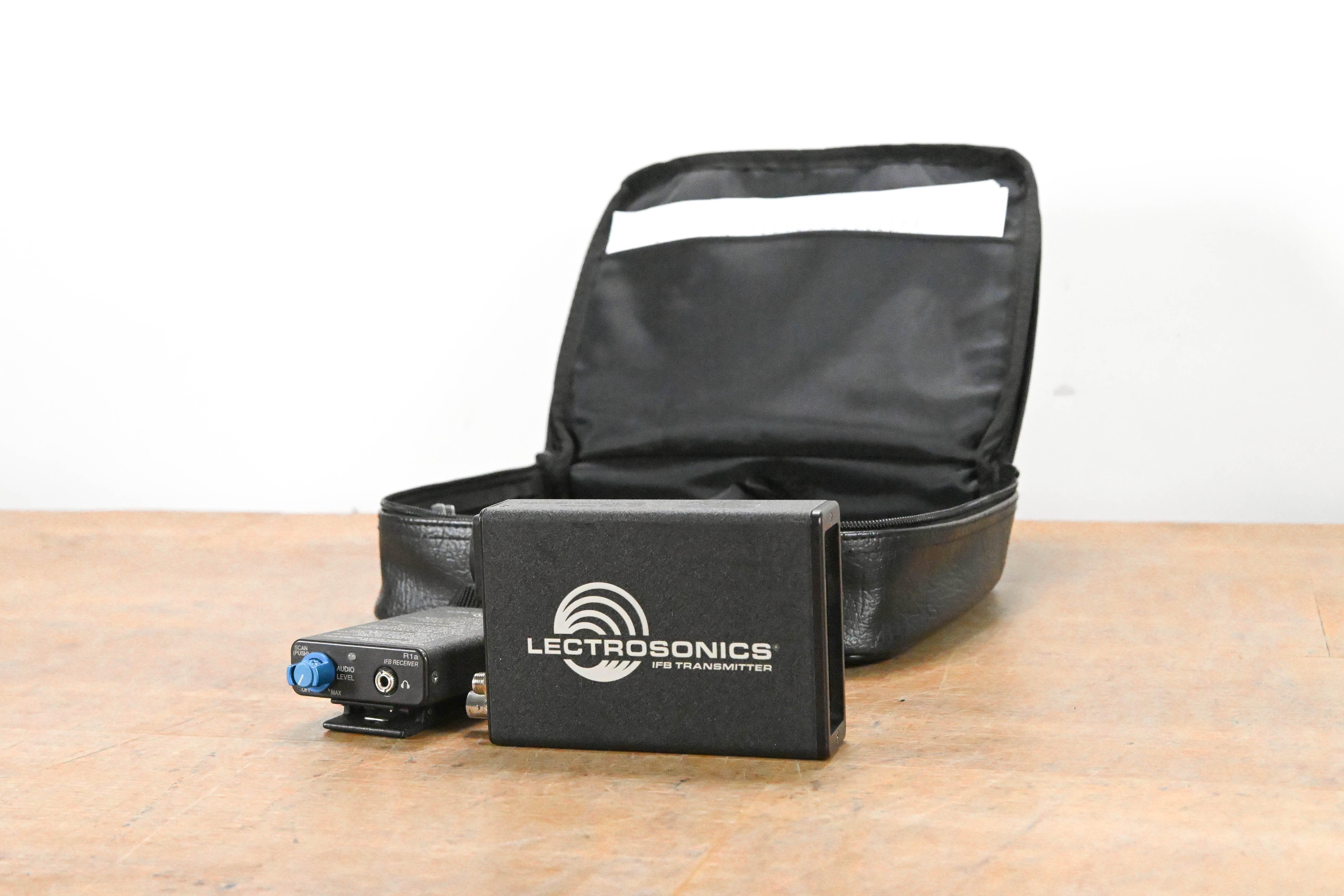 Lectrosonics IFBT4 IFB Transmitter & R1a Receiver Block 22 w/ Case