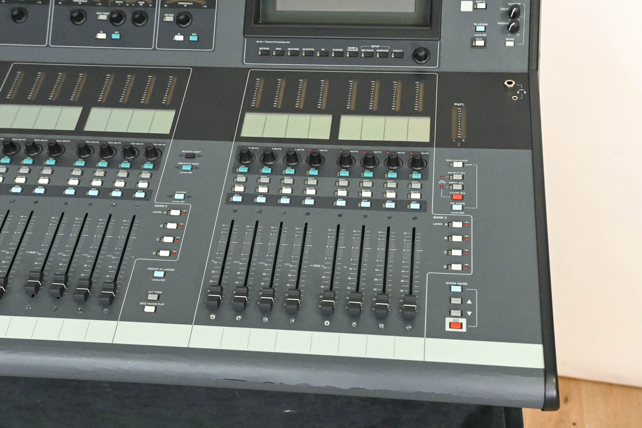 Allen & Heath iLive-T112 Mixing Surface with iDR-48 Fixed Format MixRack