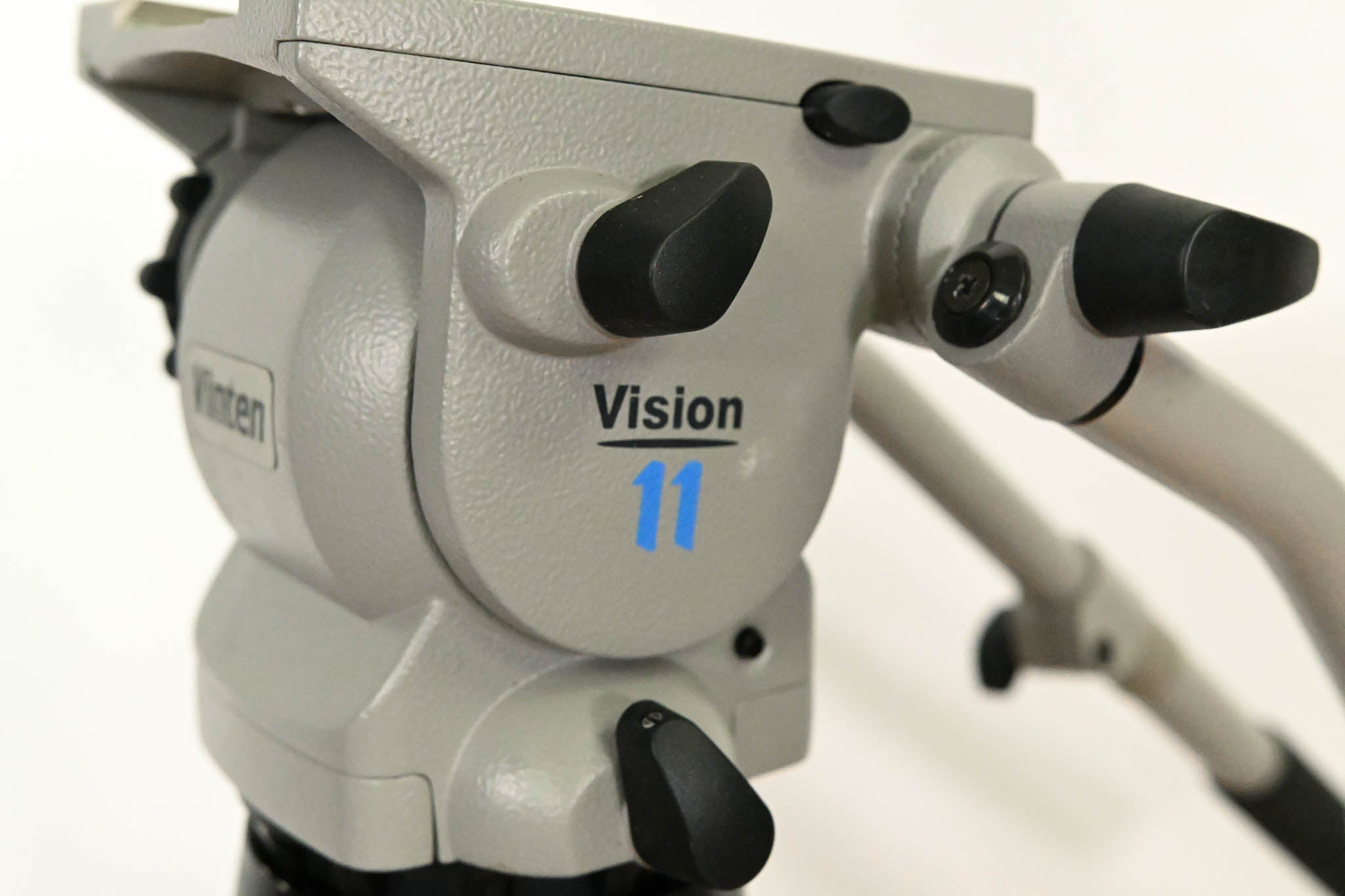Vinten Vision 11 Fluid Head with 3320 Vision Pedestal