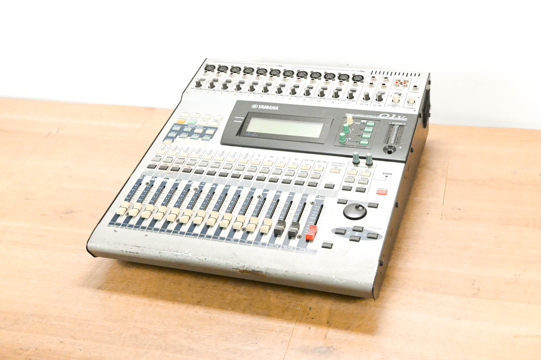 Yamaha 01V 16-Channel Digital Audio Console
