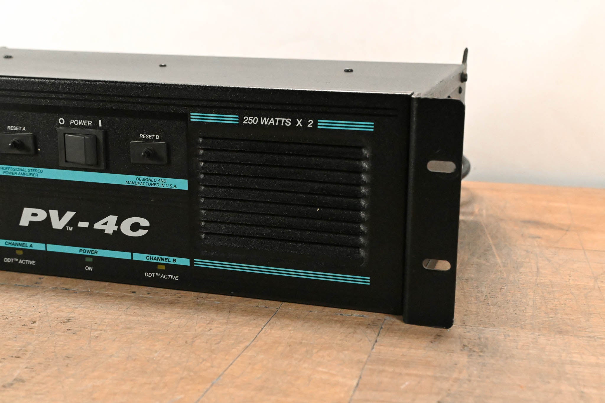 Peavey PV-4C 2-Channel Power Amplifier