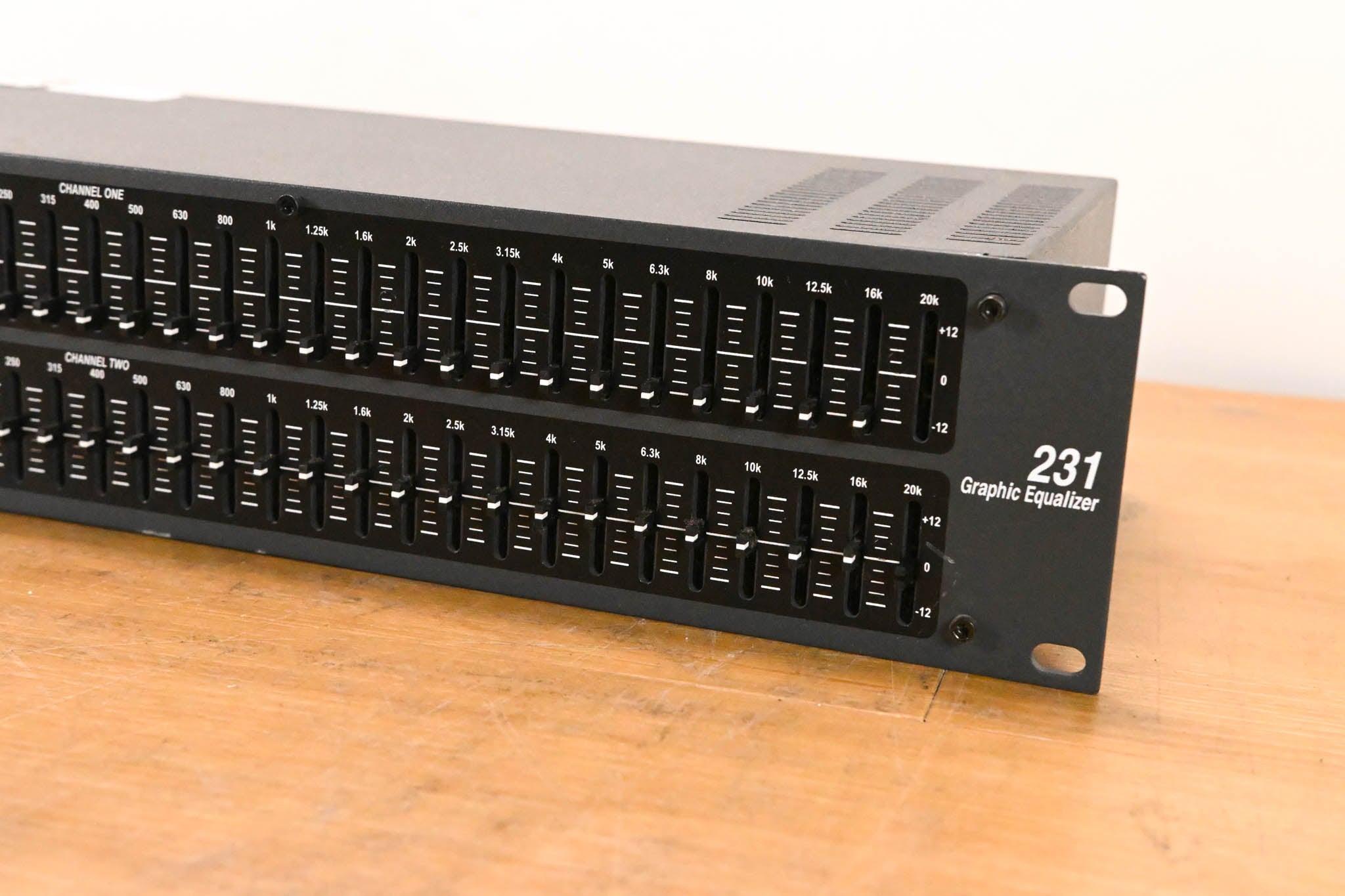 dbx 231 Dual-Channel 31-Band Graphic Equalizer