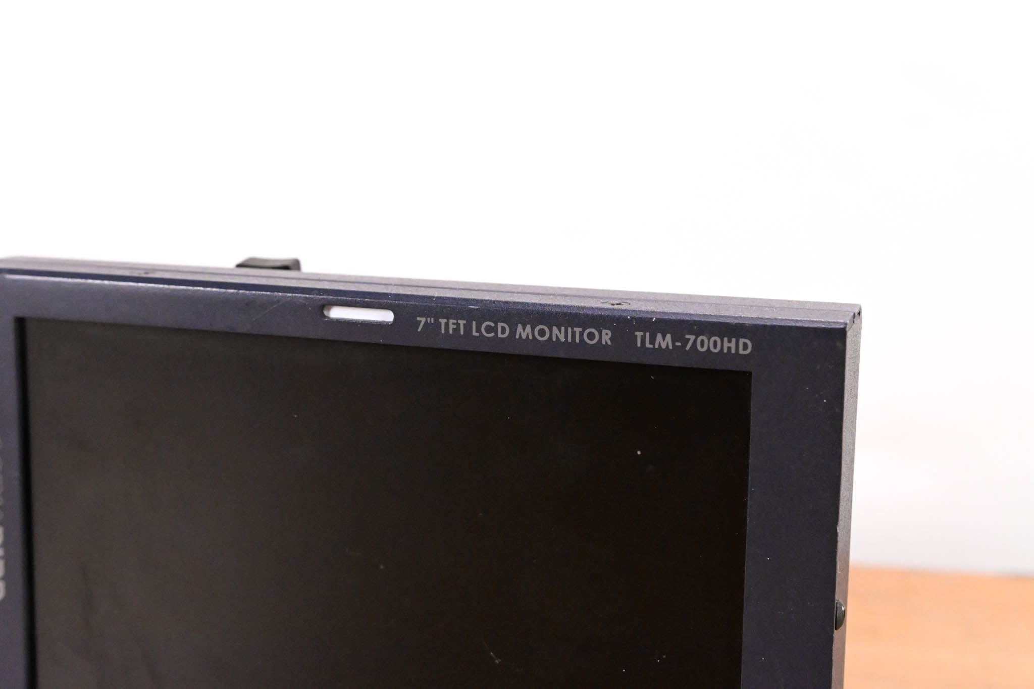 Datavideo TLM-700HD 7" HD/SD TFT LCD Monitor w/ V-Mount Battery Adapter