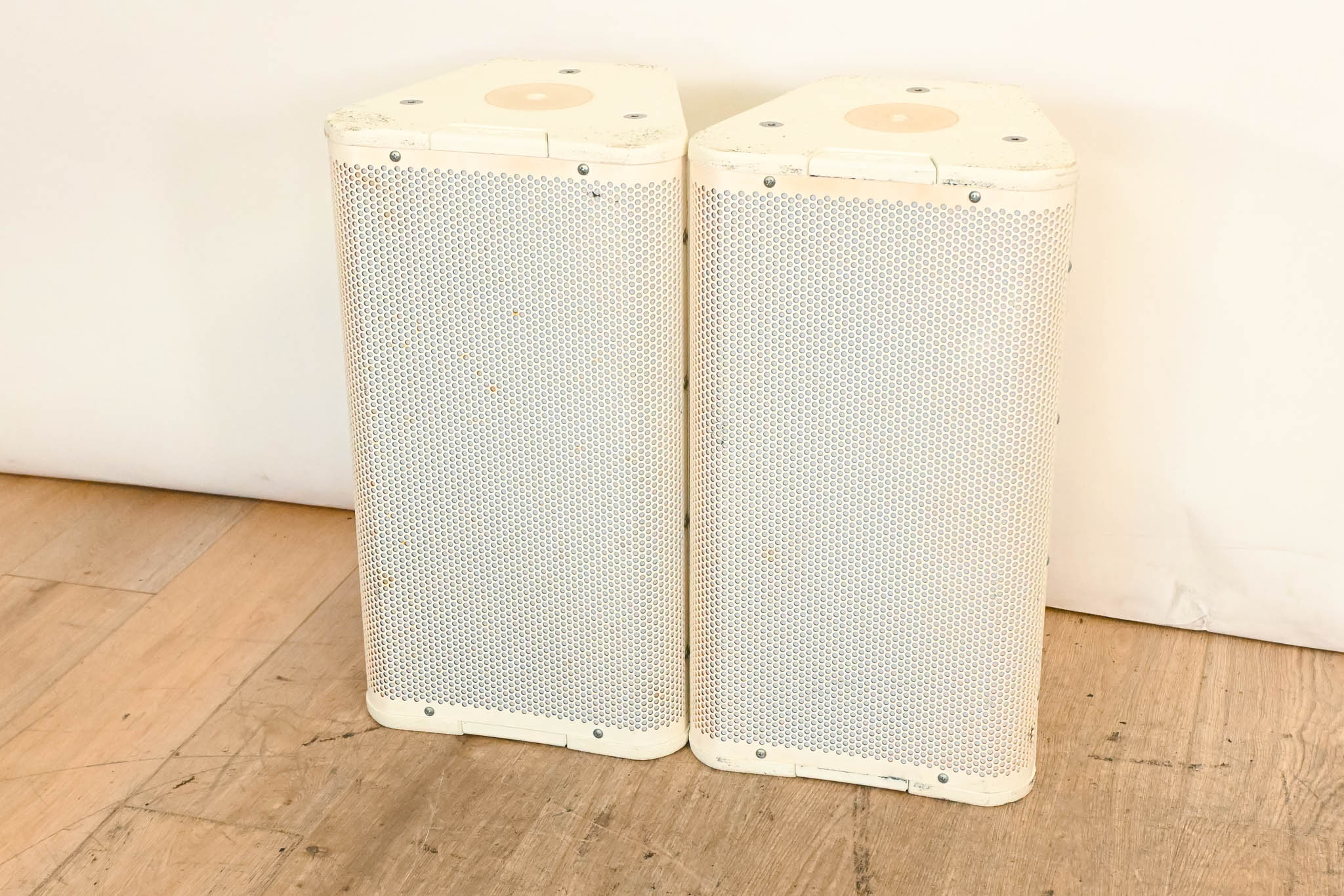 QSC AP-5102 2-Way Acoustic Performance Loudspeaker - White (PAIR)