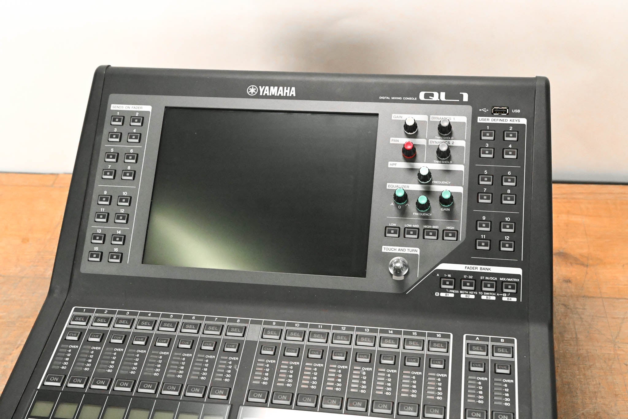 Yamaha QL1 16-Input / 8-Output Digital Mixing Console