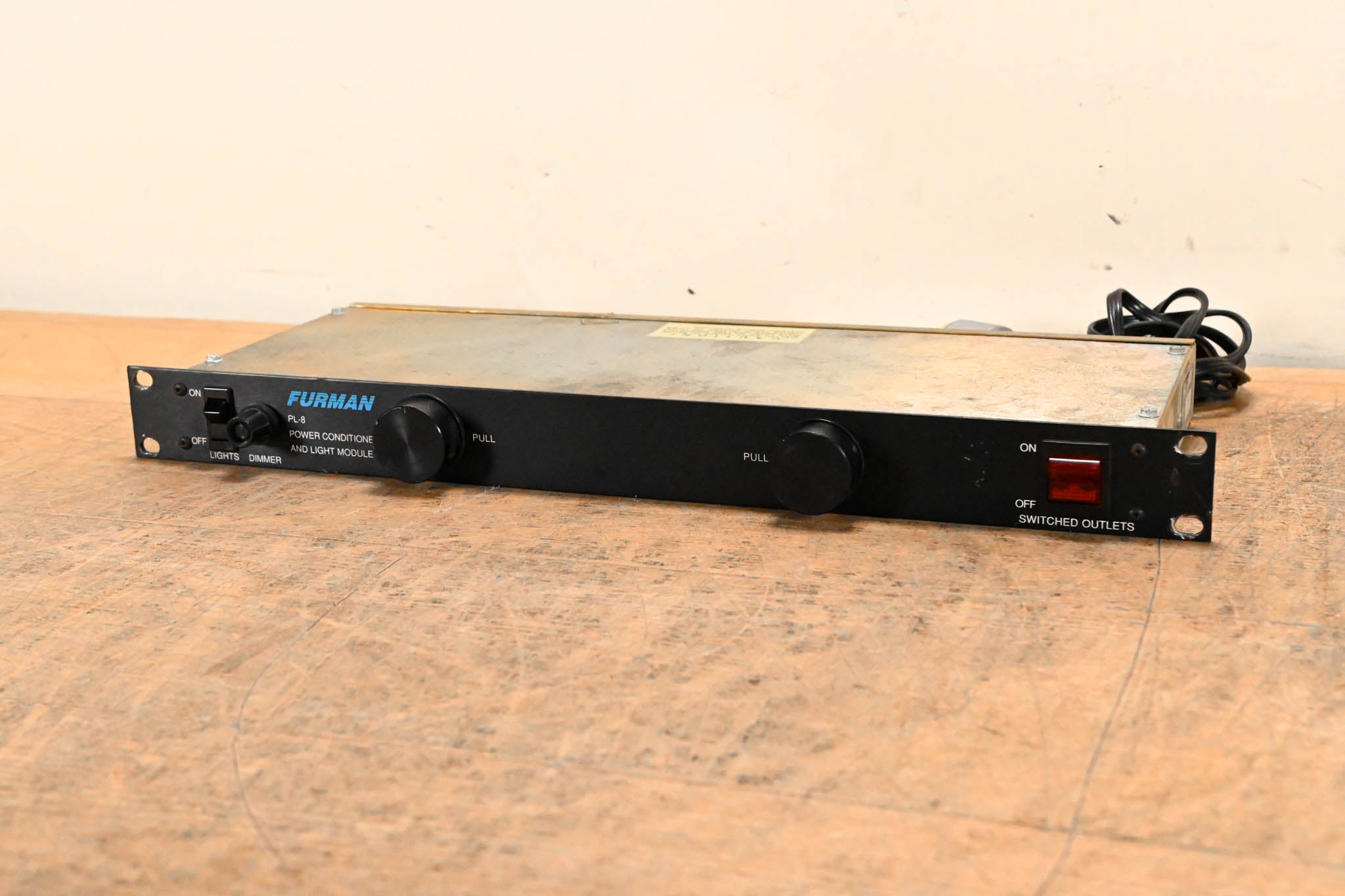 Furman PL-8 120V 15A Power Conditioner with Lights