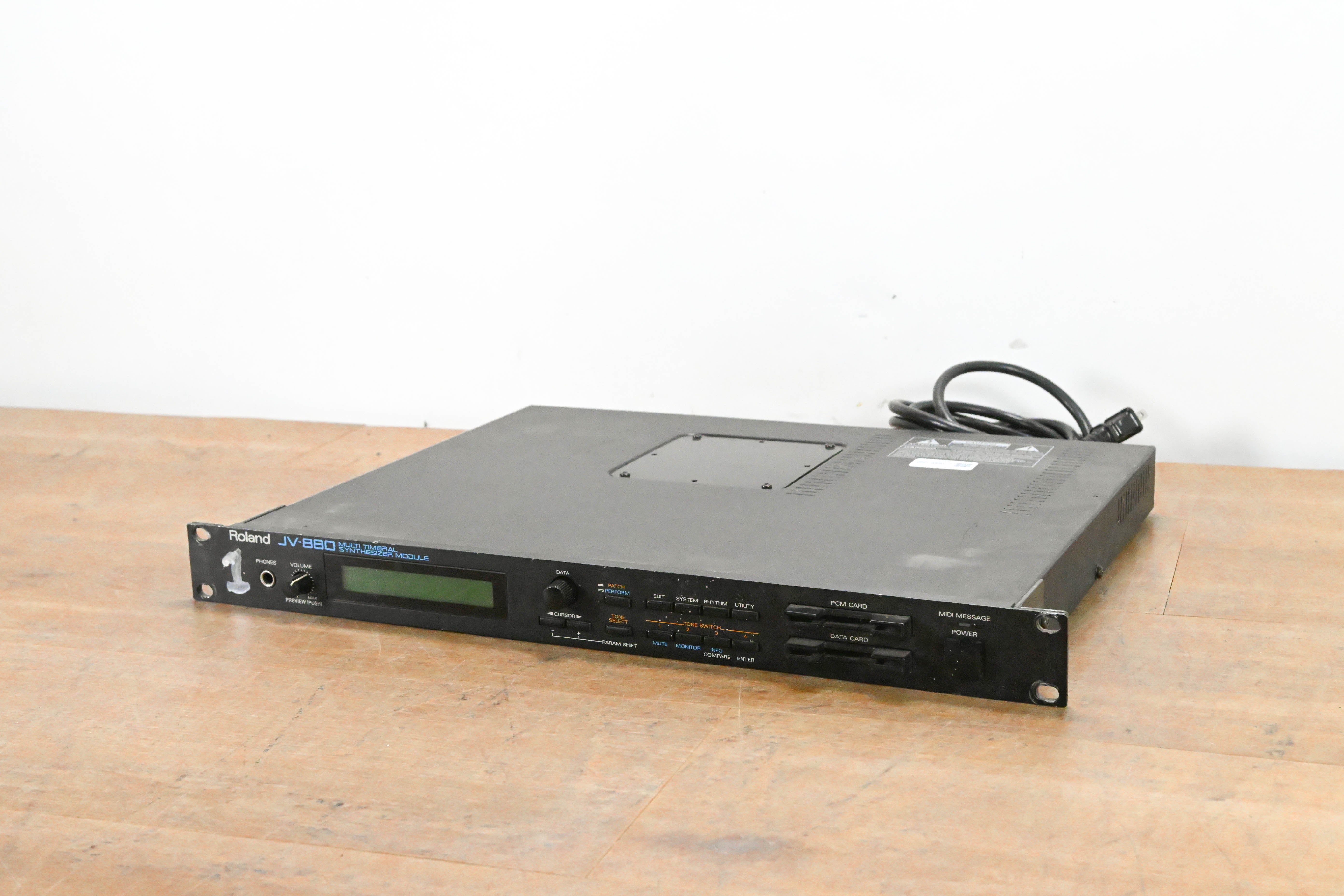 Roland JV-880 Multi Timbral Synthesizer Module CG011TE