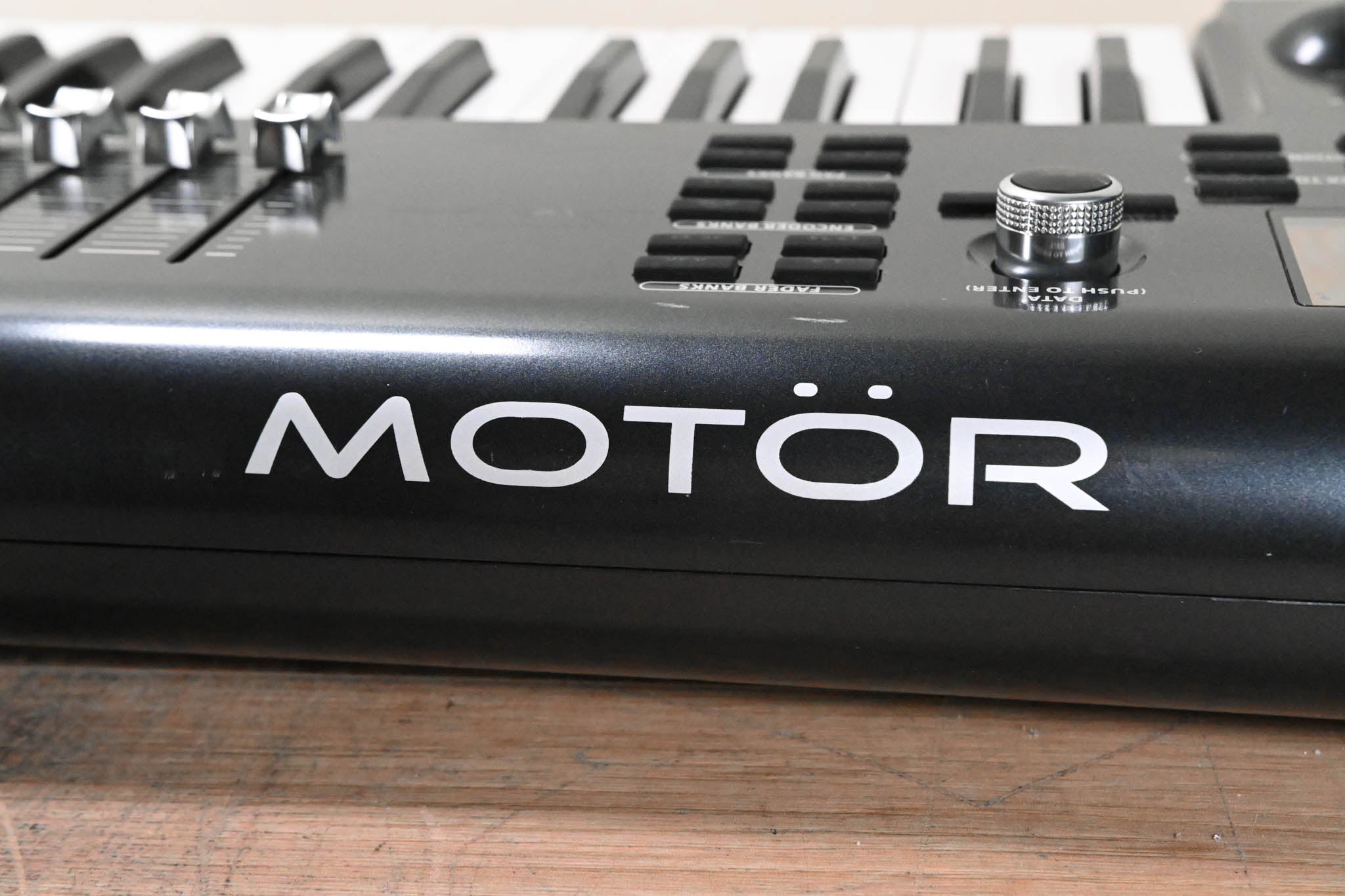 Behringer Motor 61 61-Key USB/MIDI Controller Keyboard (NO POWER SUPPLY)