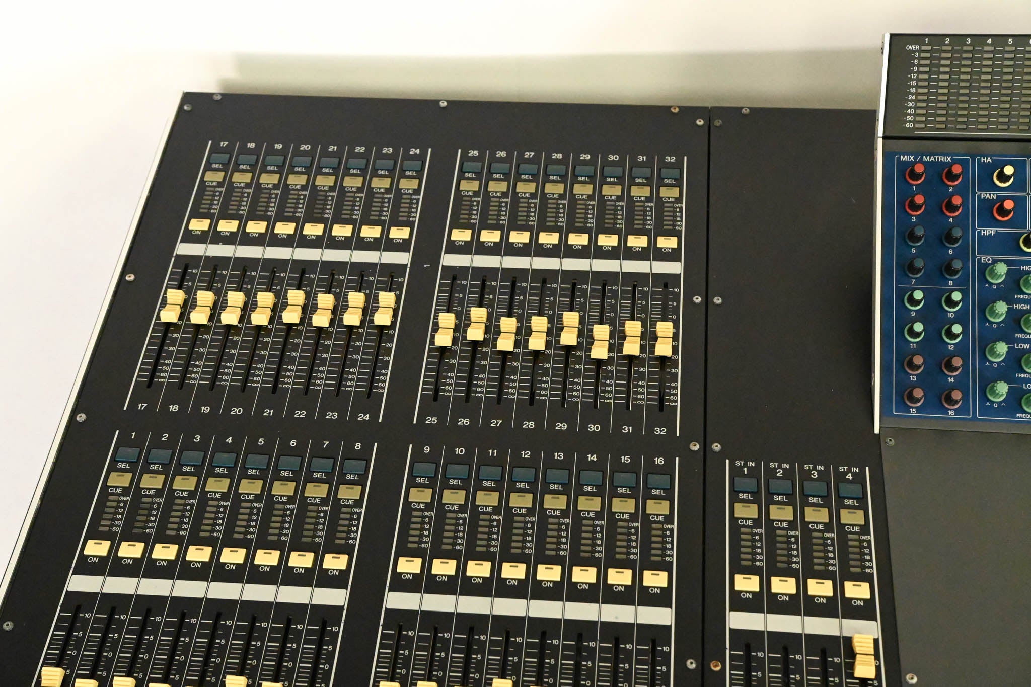 Yamaha M7CL-48 48-Channel Digital Audio Mixing Console with Road Case