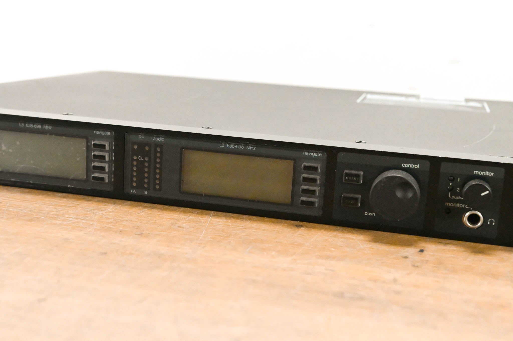 Shure UR4D Dual-Channel UHF Wireless Receiver - L3 Band: 638-698 MHz