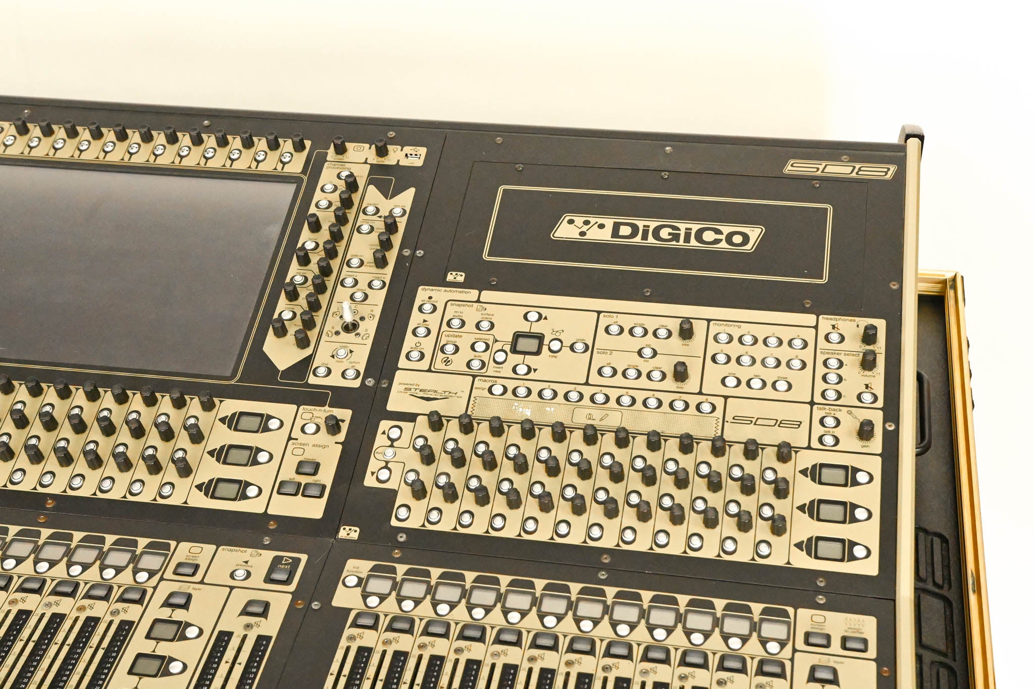 DiGiCo SD8 120-Channel Digital Mixing Console with Road Case