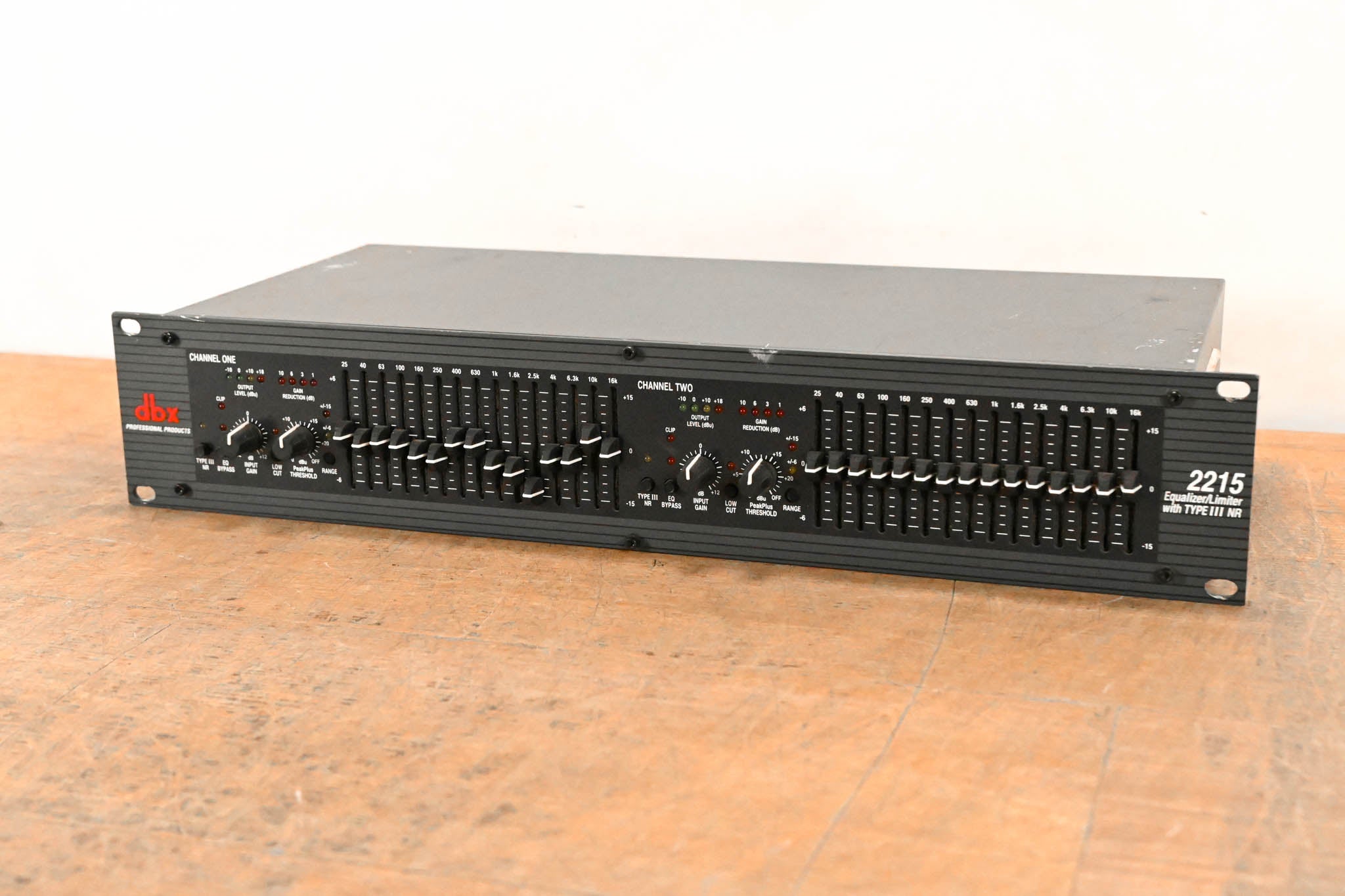 dbx 2215 Dual-Channel 15-Band Graphic Equalizer/Limiter