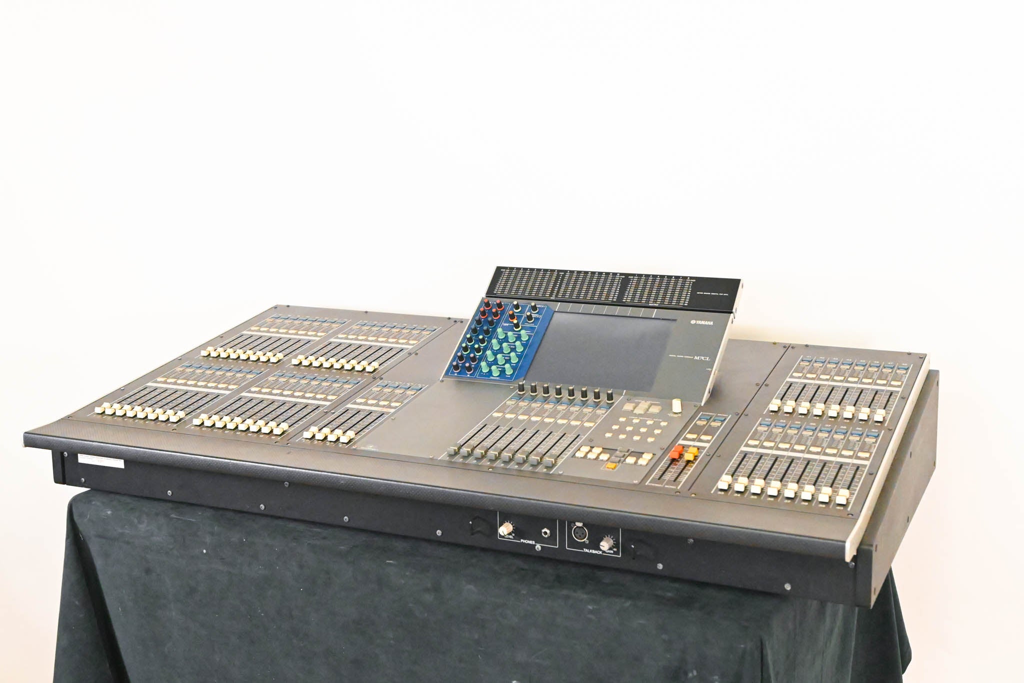 Yamaha M7CL-48 48-Channel Digital Audio Mixing Console