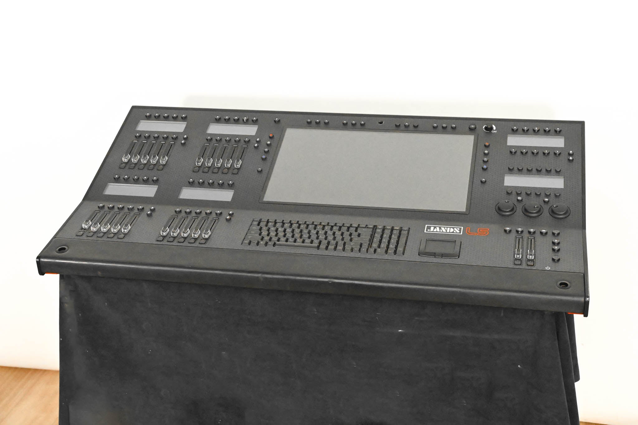 Jands Vista L5 Lighting Control Console with 16-Universe Internal Dongle