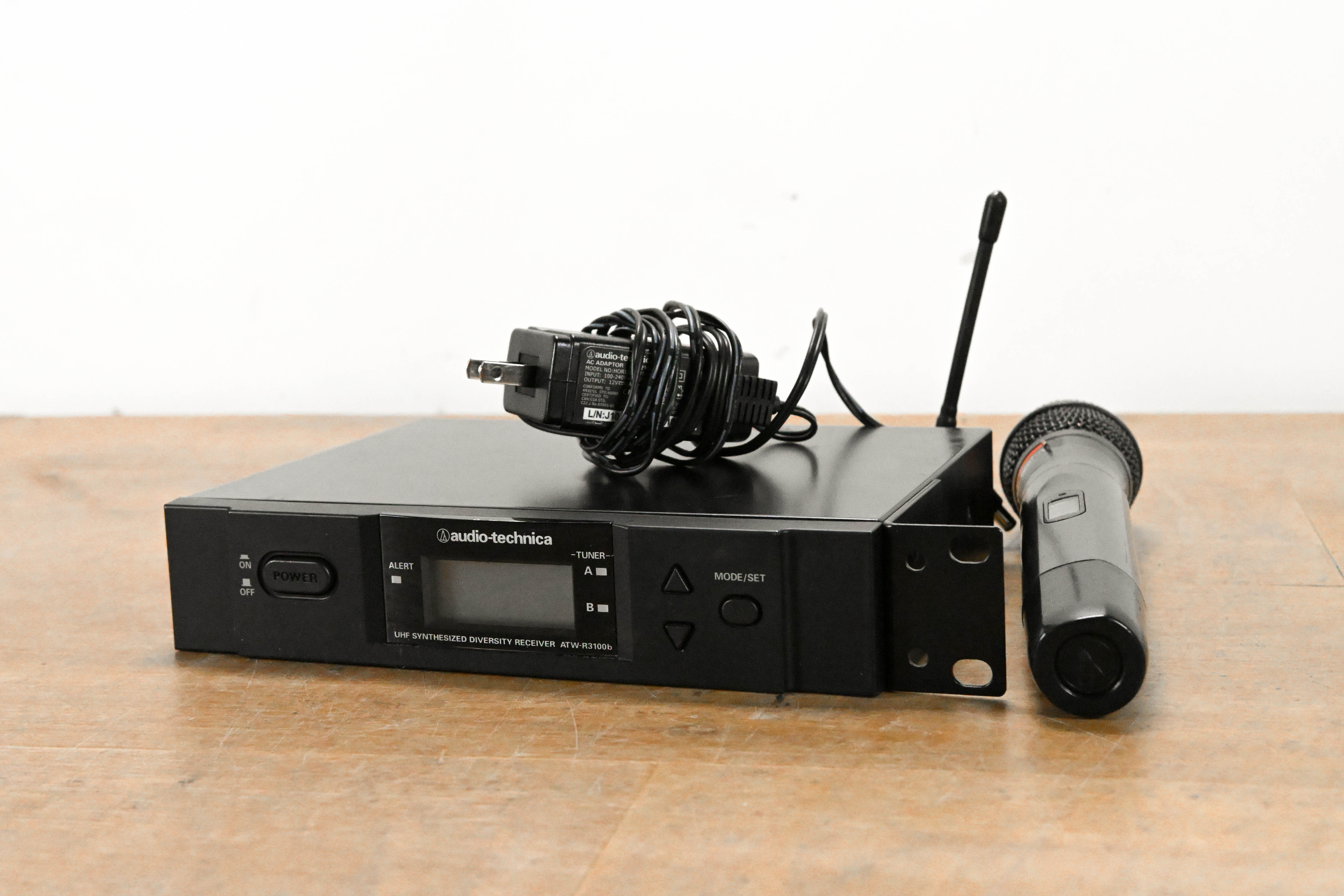 Audio-Technica ATW-R3100bC Receiver w/ ATW-T341bC Mic 541-566 MHz