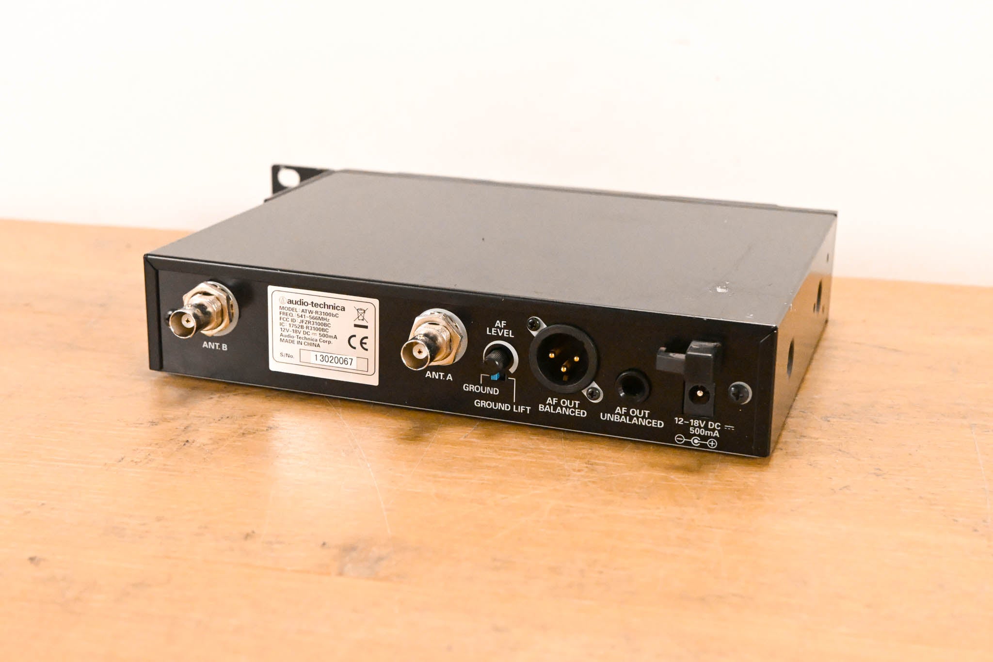 Audio-Technica ATW-R3100bC Receiver w/AEW-T4100 Mic: 541-566MHz (NO PSU)