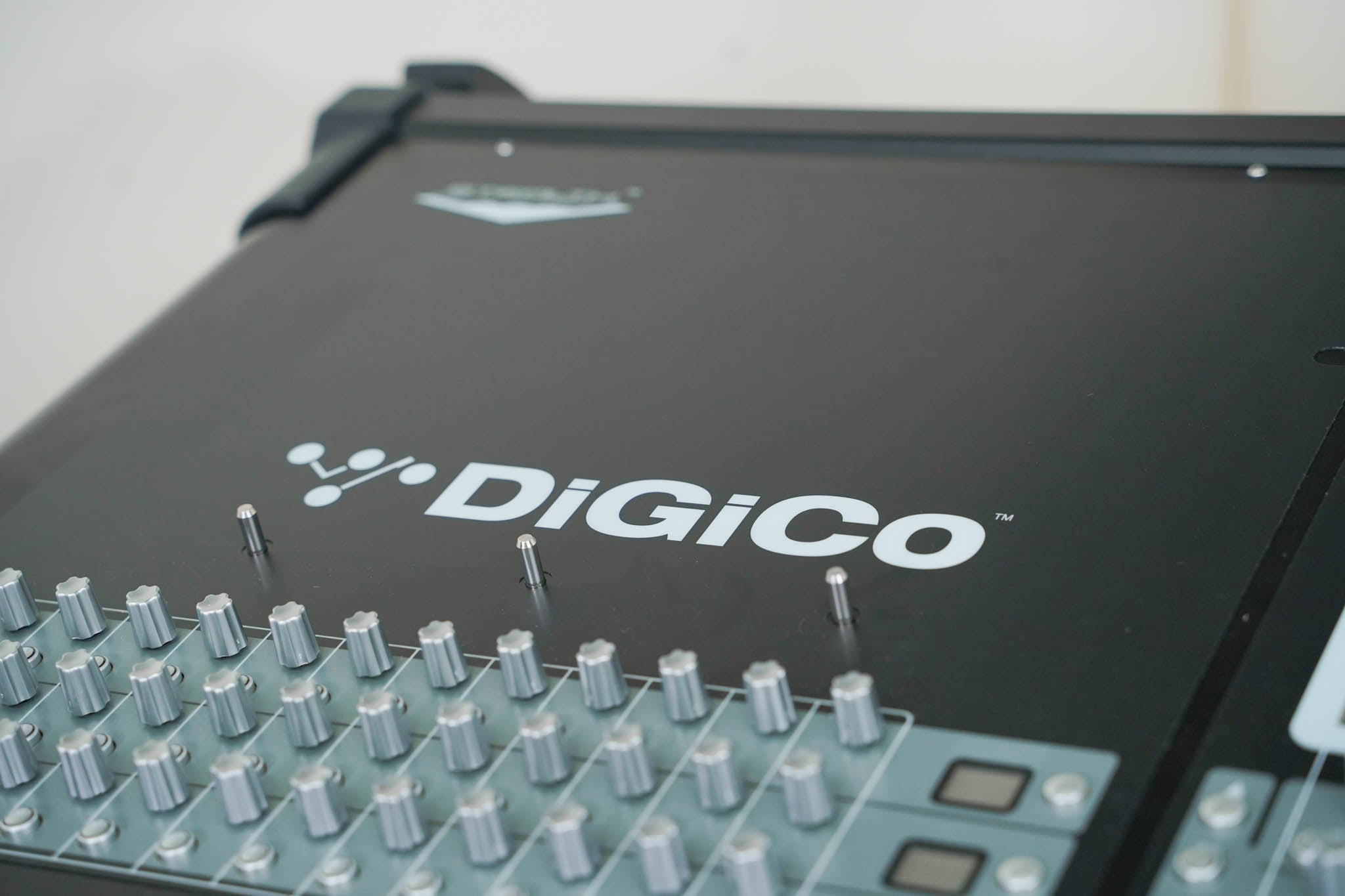 DiGiCo SD10 Digital Mixing Console w/ Waves Card, ST Optical & Road Case