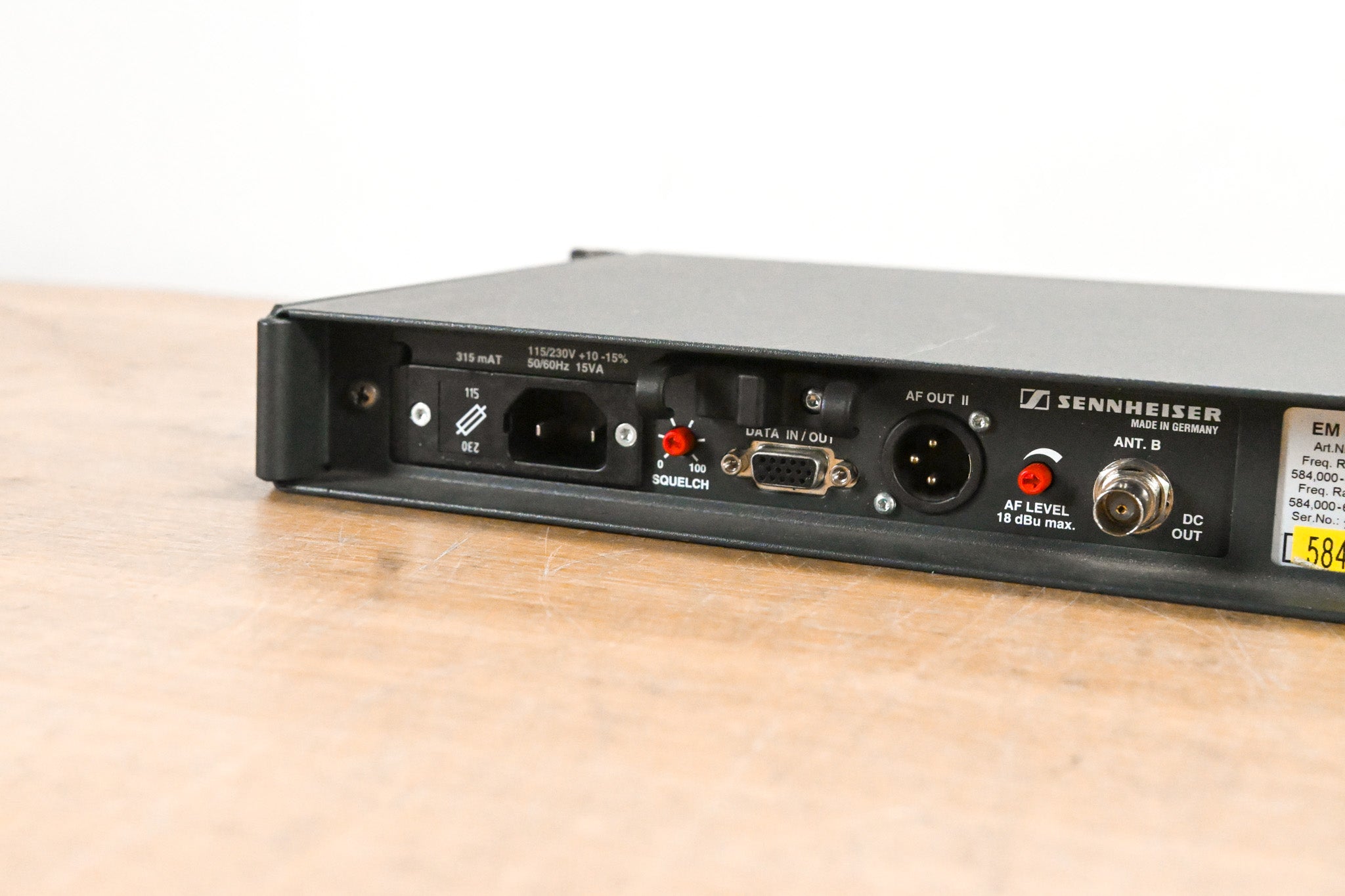 Sennheiser EM 3032-U Mikroport Receiver w/ SK250 Bodypacks 584-608 MHz