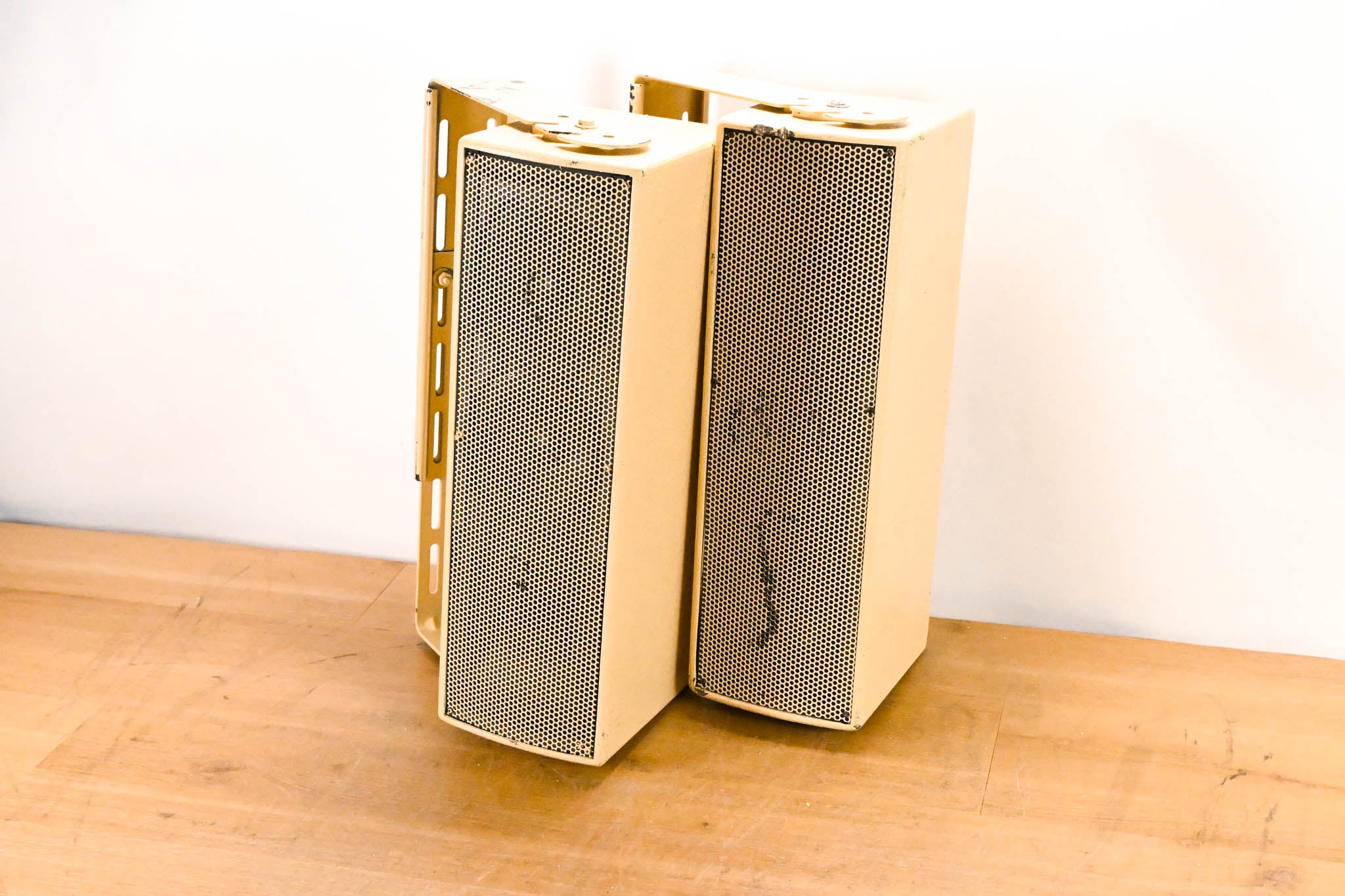 EAW UB52 Two-Way Full-Range Loudspeaker (PAIR)