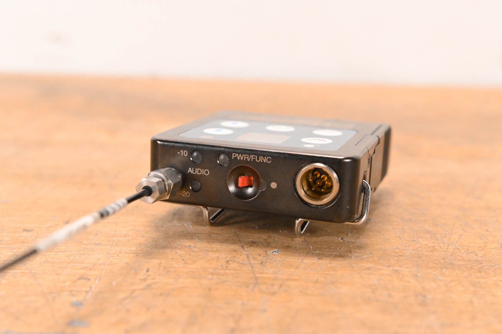 Lectrosonics Venue Wideband Mid 6-Channel Receiver w/ Bodypacks (NO PSU)