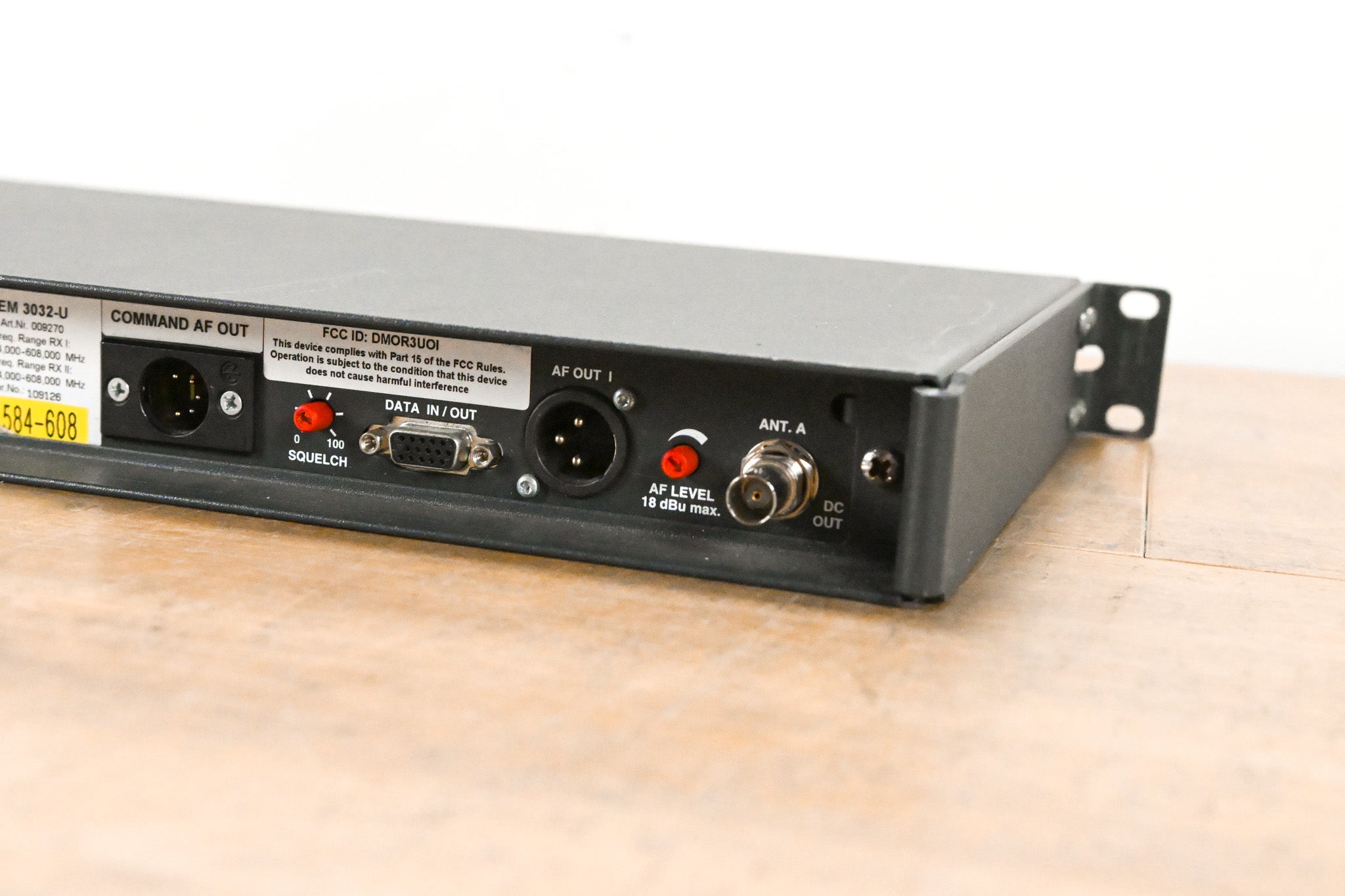 Sennheiser EM 3032-U Mikroport Receiver w/ SK250 Bodypacks 584-608 MHz