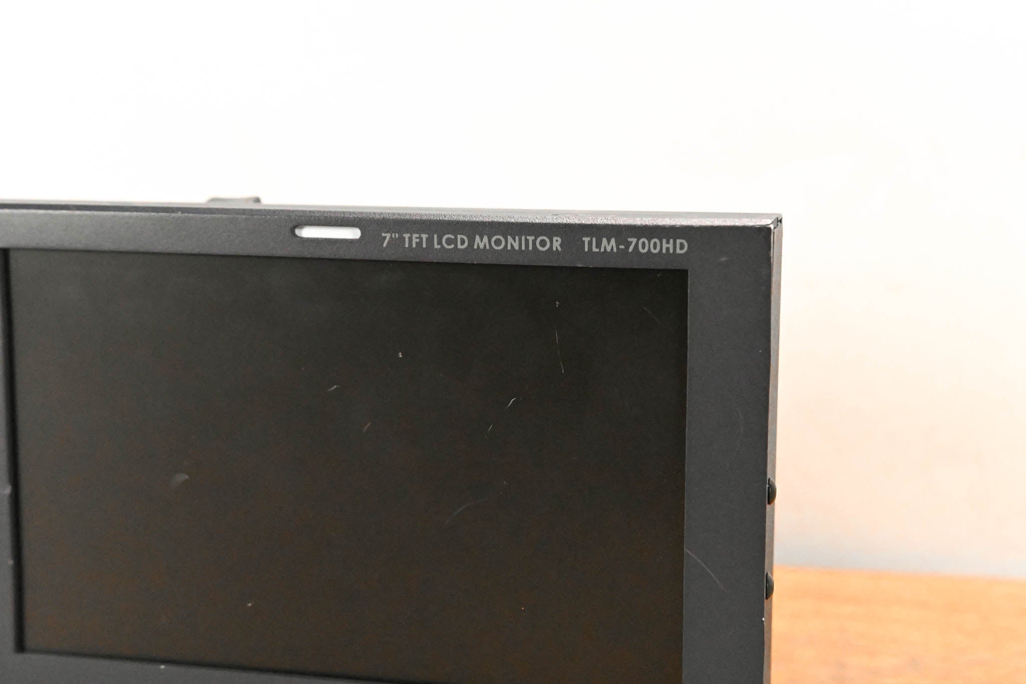 Datavideo TLM-700HD 7" HD/SD TFT LCD Monitor w/ V-Mount Battery Adapter