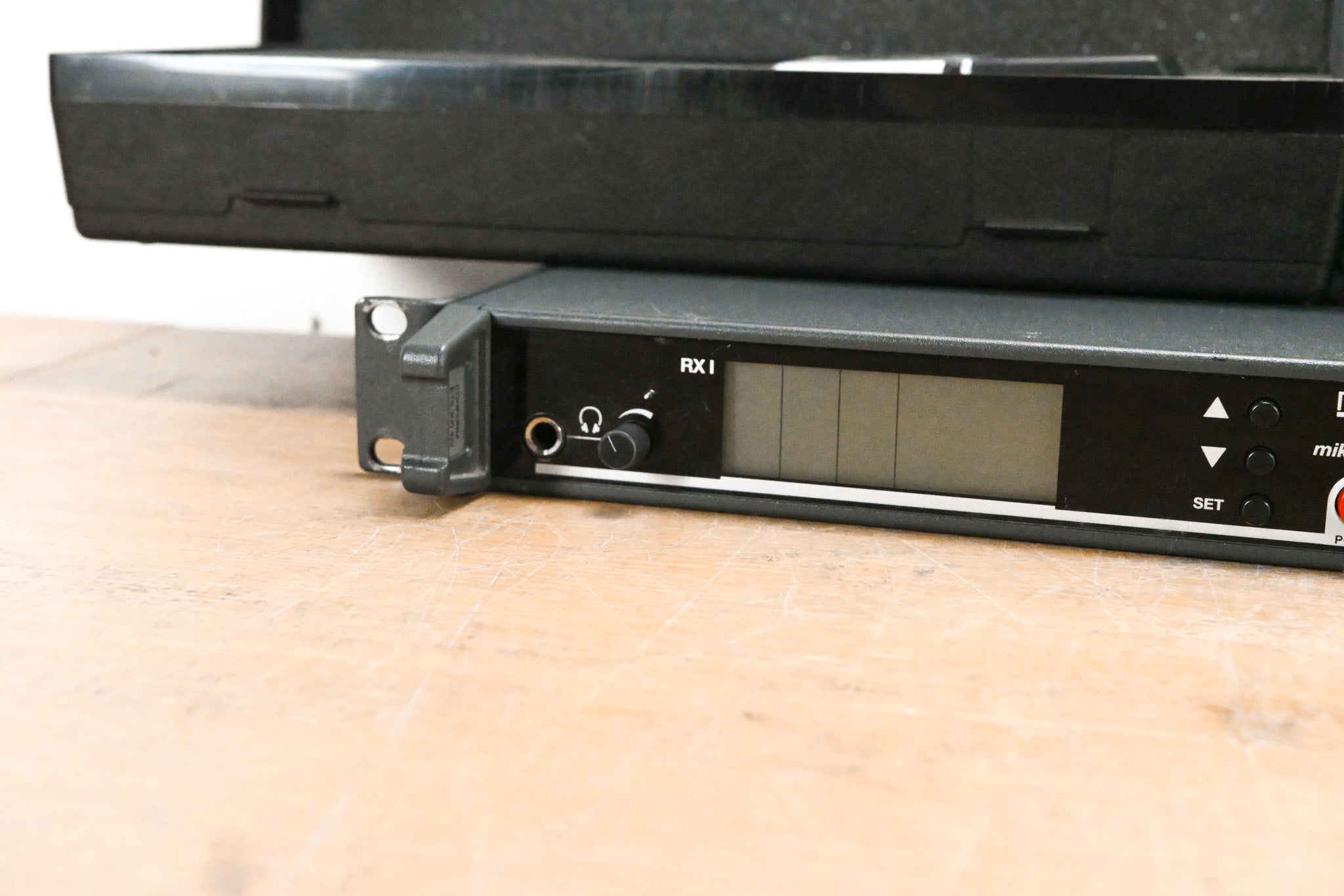 Sennheiser EM 3032-U Mikroport Receiver w/ SK250 Bodypacks 506-530 MHz
