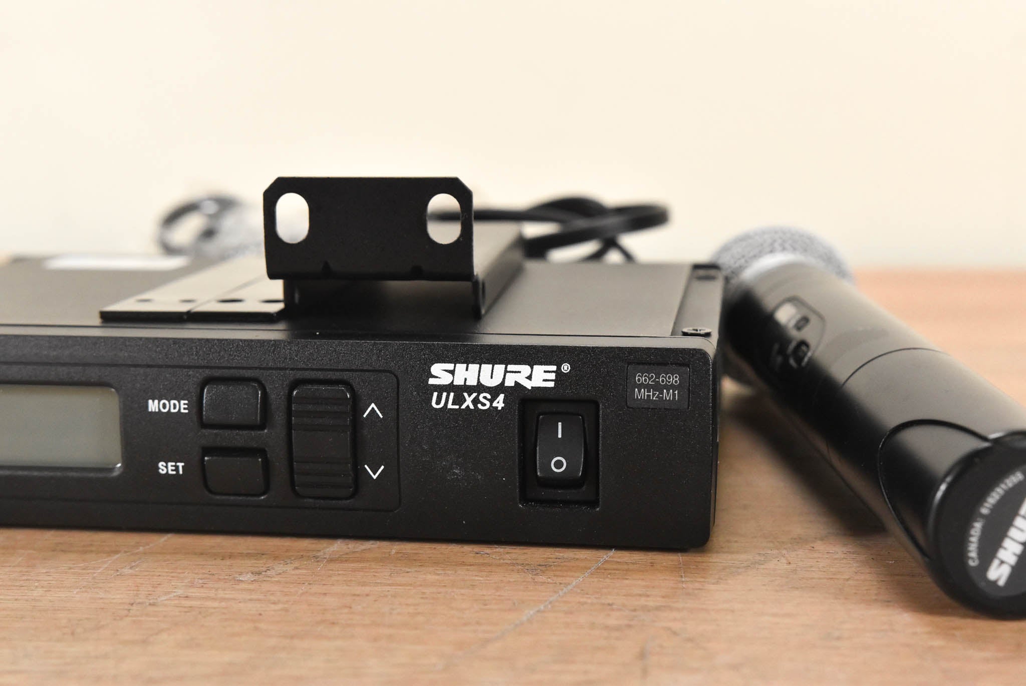 Shure ULXS24/58 Handheld Wireless System - M1 Band: 662-698 MHz