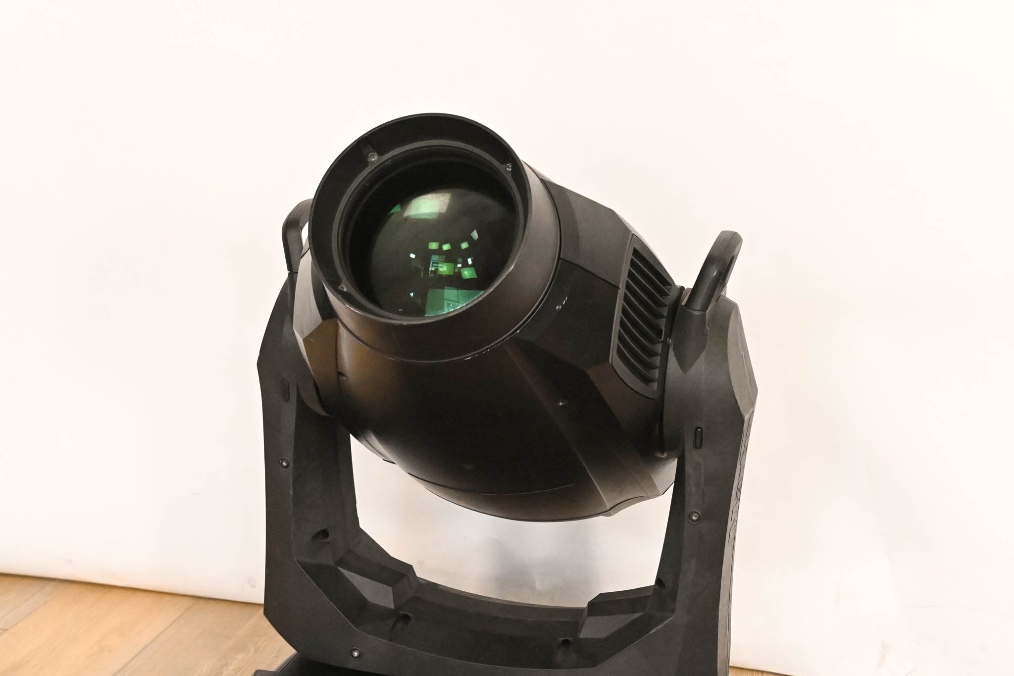 Martin MAC Viper Profile High Output Discharge-Based Moving Light