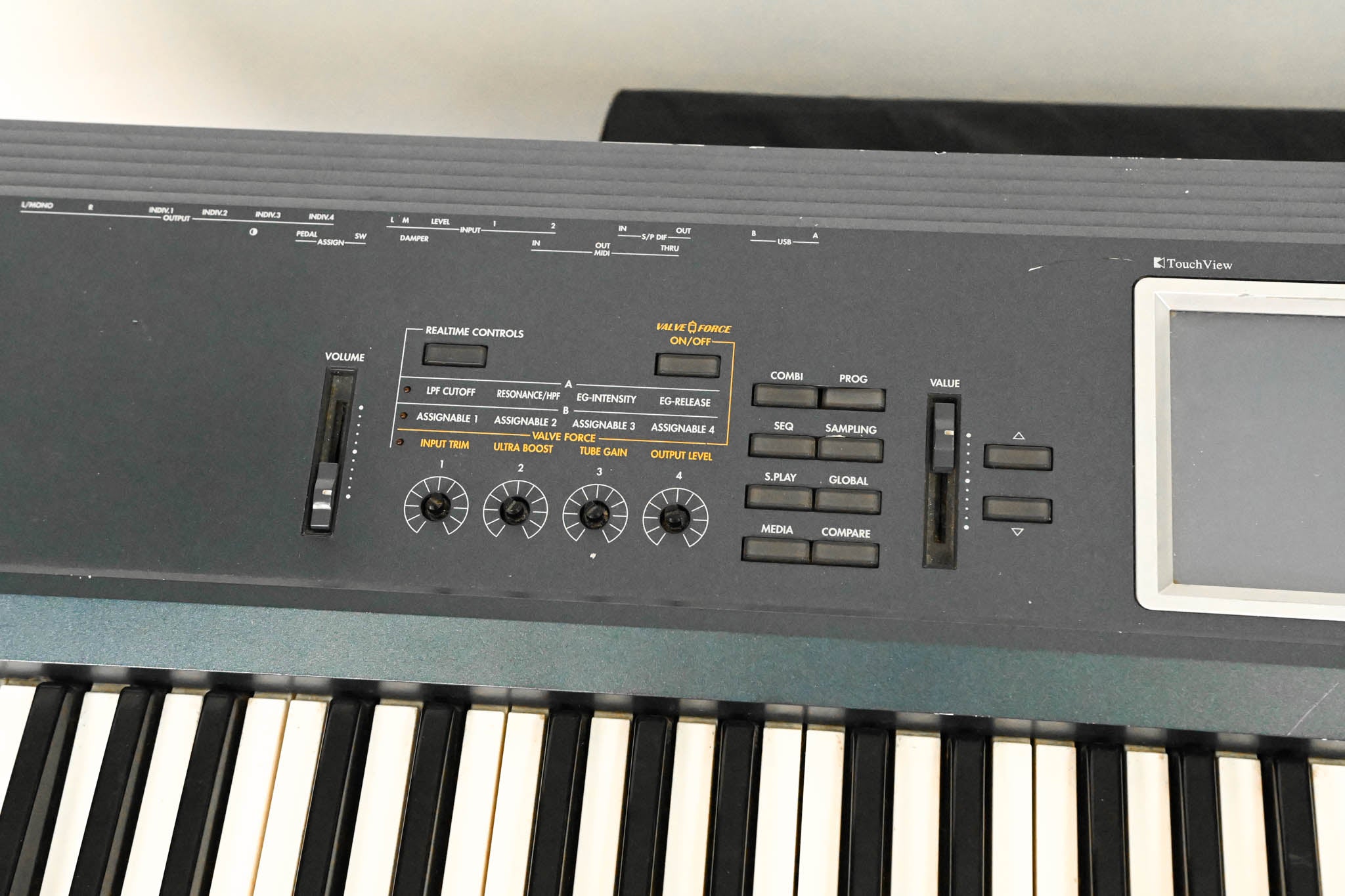 Korg Triton Extreme 76 76-Key 120-Voice Polyphonic Workstation