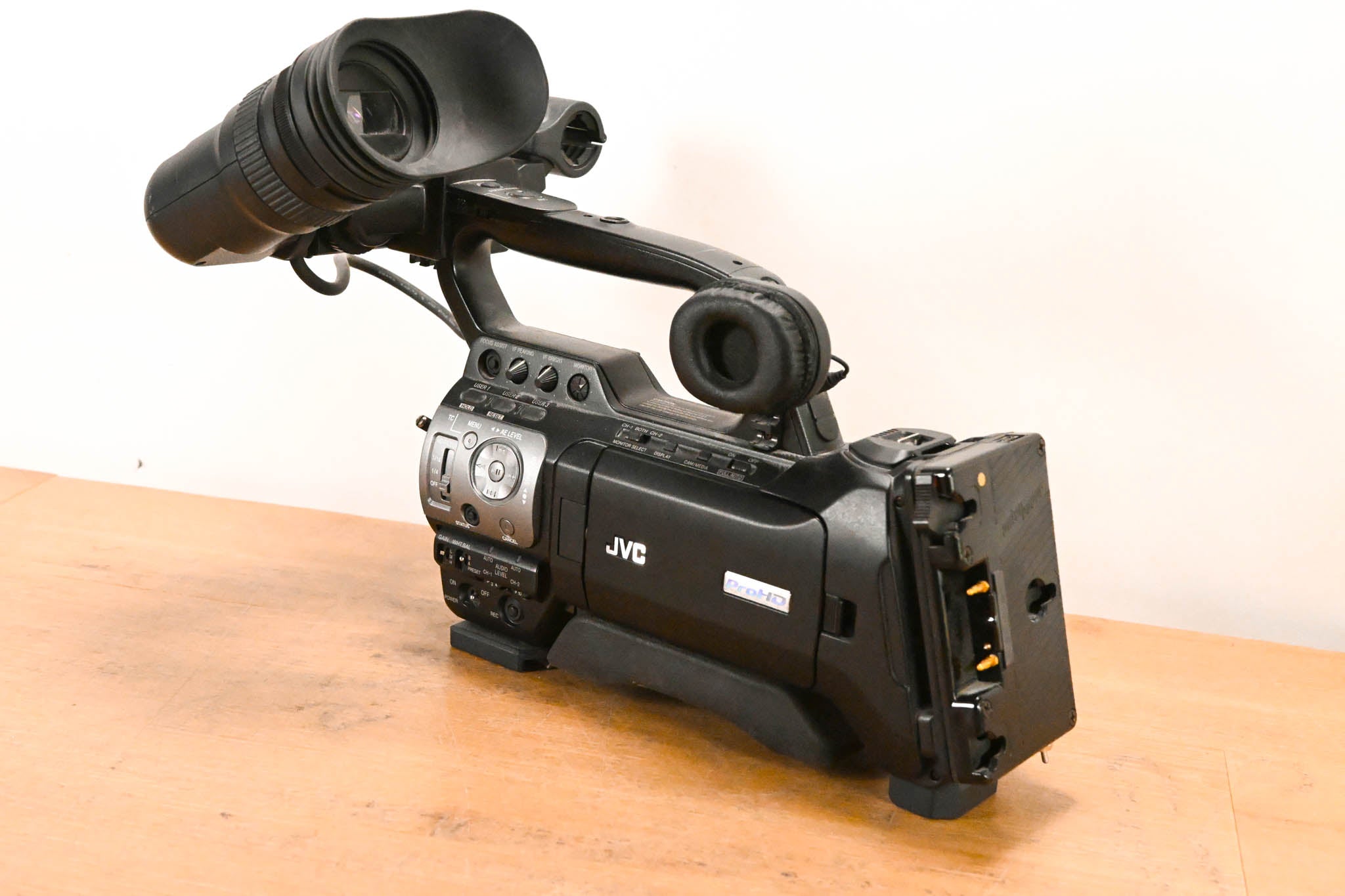 JVC GY-HM700CHU ProHD Compact Shoulder Solid State Camcorder